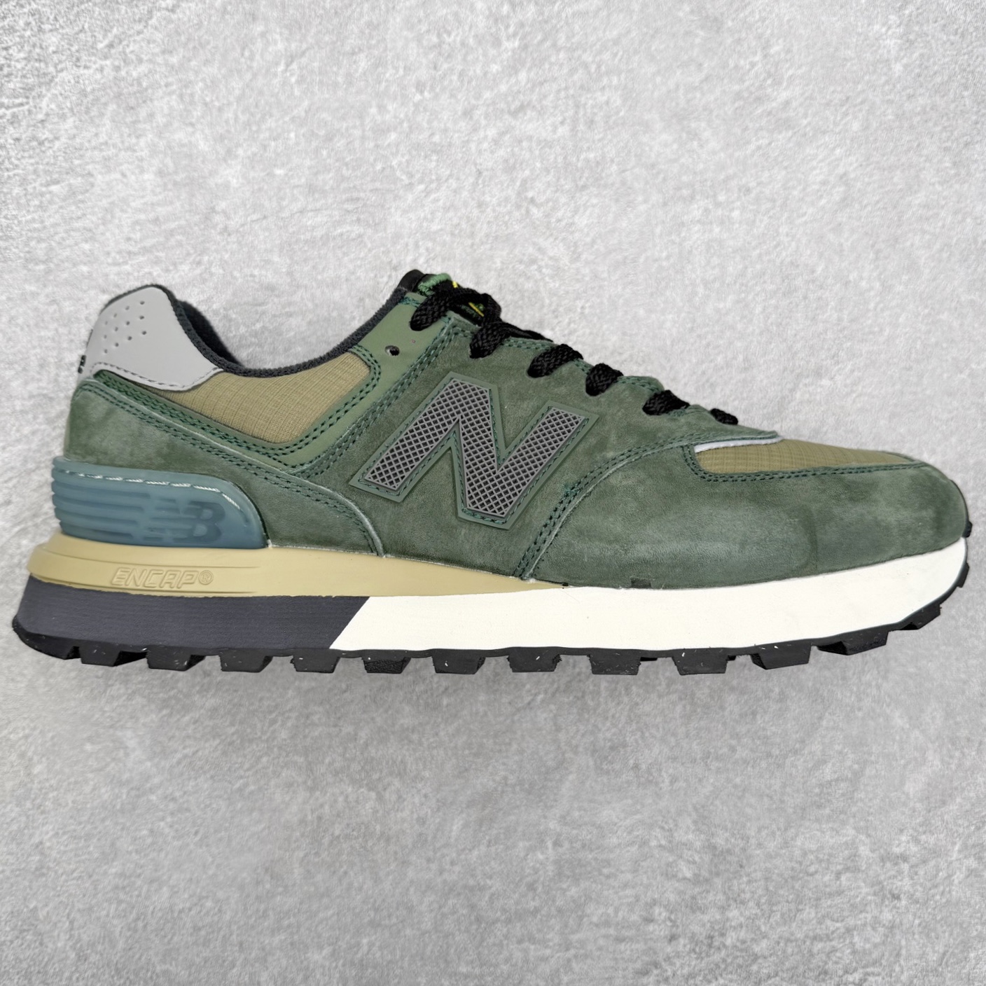 NB新百伦New Balance U574升级版系列低帮复古休闲运动慢跑鞋 新版NB574，妥妥美产既视感有木有。相较传统574，新版鞋跟及鞋面设计自带9系美产既视感！鞋面、内衬质感以及穿着体验更加！鞋型更流畅和饱满,鞋底增添了风格的多样化!底部升级橡胶颗粒大底,更防滑耐磨,上脚后感觉柔软且舒适。尺码：36 36.5 37.5 38 38.5 39.5 40 40.5 41.5 42 42.5 43 44 45-选品中心