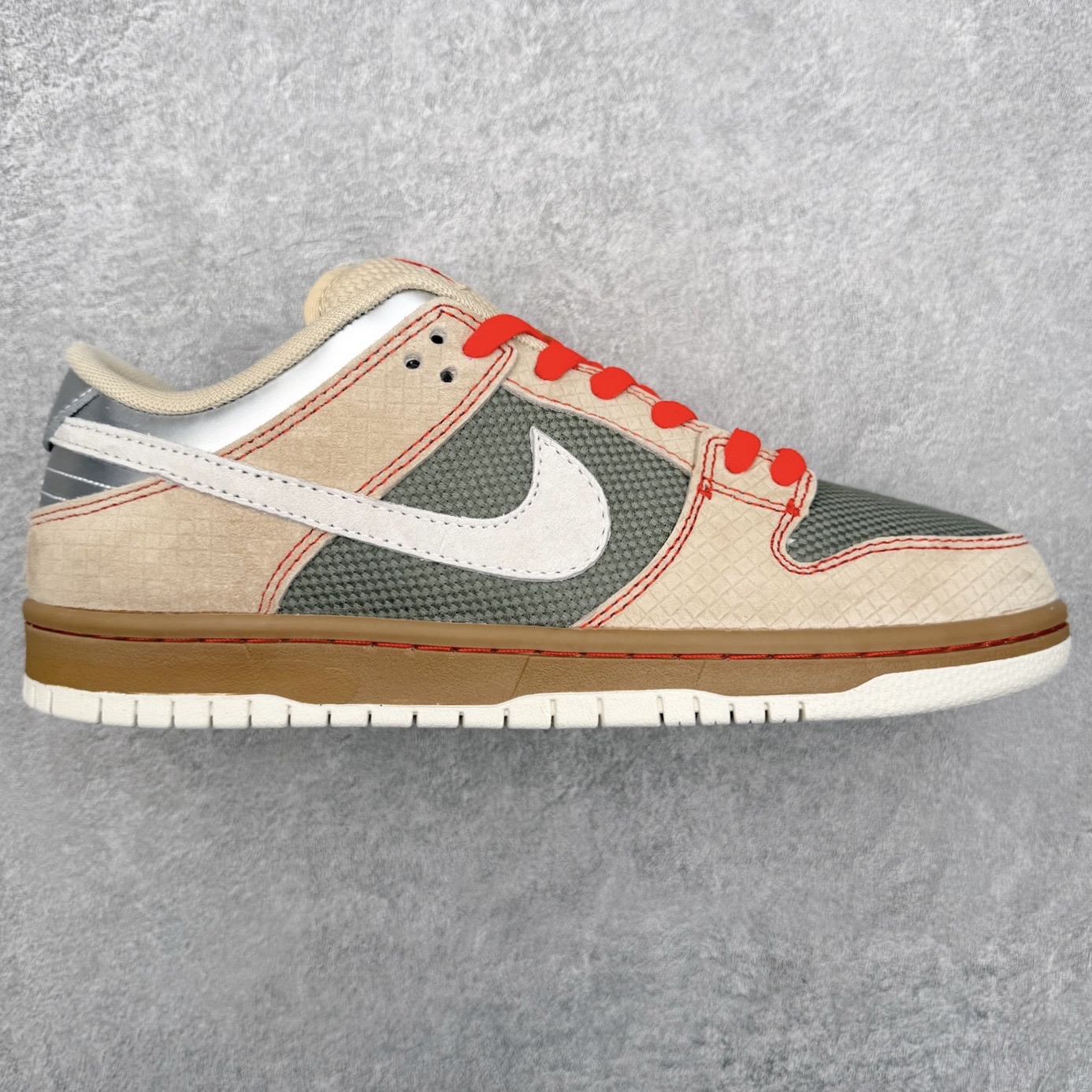 ＃F版 NK Dunk SB Low 时尚舒适 防滑耐磨低帮板鞋 IB6206-701 实力大厂出品 新配色陆续开发 利润个位数只为口碑 全套原纸板楦头开发 确保原汁原味 完美呈现DUNK版型 一比一鞋头弧度高度鞋身弧度 此版本只针对中端市场 皮料材质有所更替 其他数据细节工艺流程均保持一致 绝不口嗨 细节品控鞋型随意对比 独家私模官方第六代原厂航空铝磨具打磨大底 鞋头坡度极致还原 无解鞋型 原盒原配 圈内天花板工艺 原厂玻璃冲刀 超高清洁度 全鞋零毛边皮料切割 原厂中底布点胶 中底布拉帮走线遵循公司 尺码：36 36.5 37.5 38 38.5 39 40 40.5 41 42 42.5 43 44 44.5 45 46-选品中心