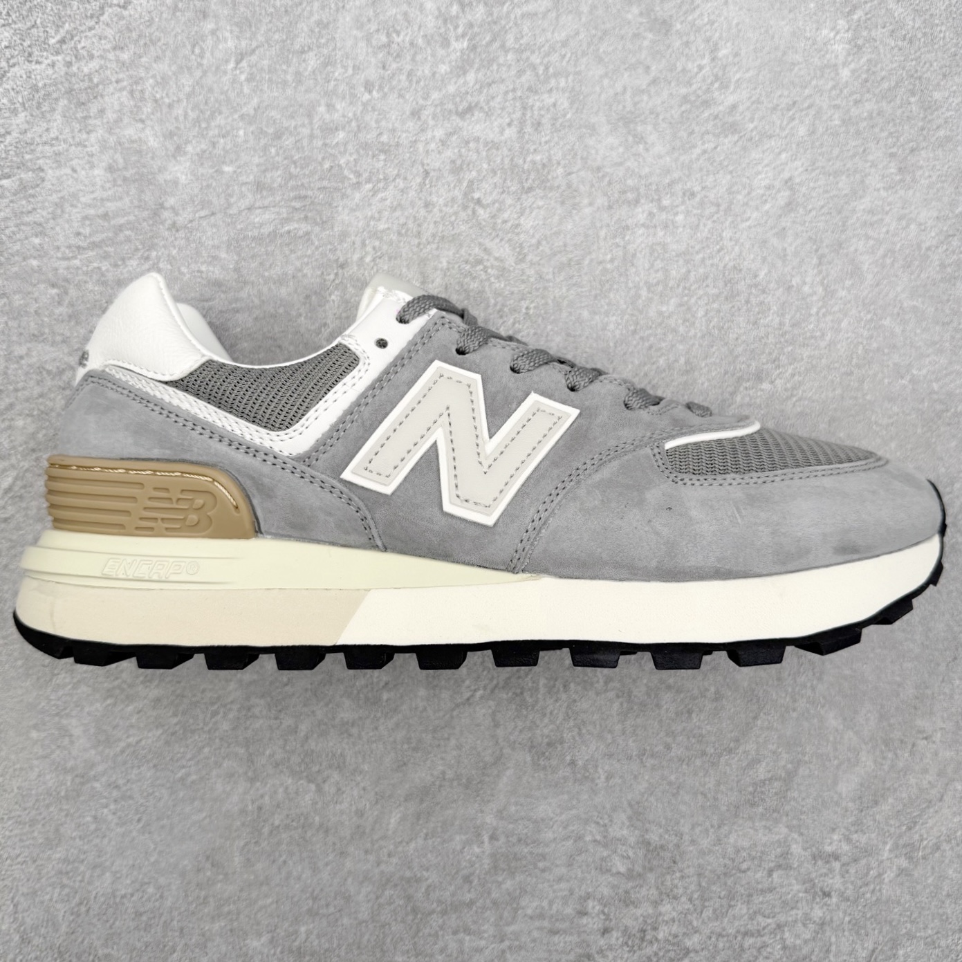 NB新百伦New Balance U574升级版系列低帮复古休闲运动慢跑鞋 新版NB574，妥妥美产既视感有木有。相较传统574，新版鞋跟及鞋面设计自带9系美产既视感！鞋面、内衬质感以及穿着体验更加！鞋型更流畅和饱满,鞋底增添了风格的多样化!底部升级橡胶颗粒大底,更防滑耐磨,上脚后感觉柔软且舒适。尺码：36 36.5 37.5 38 38.5 39.5 40 40.5 41.5 42 42.5 43 44 45-选品中心