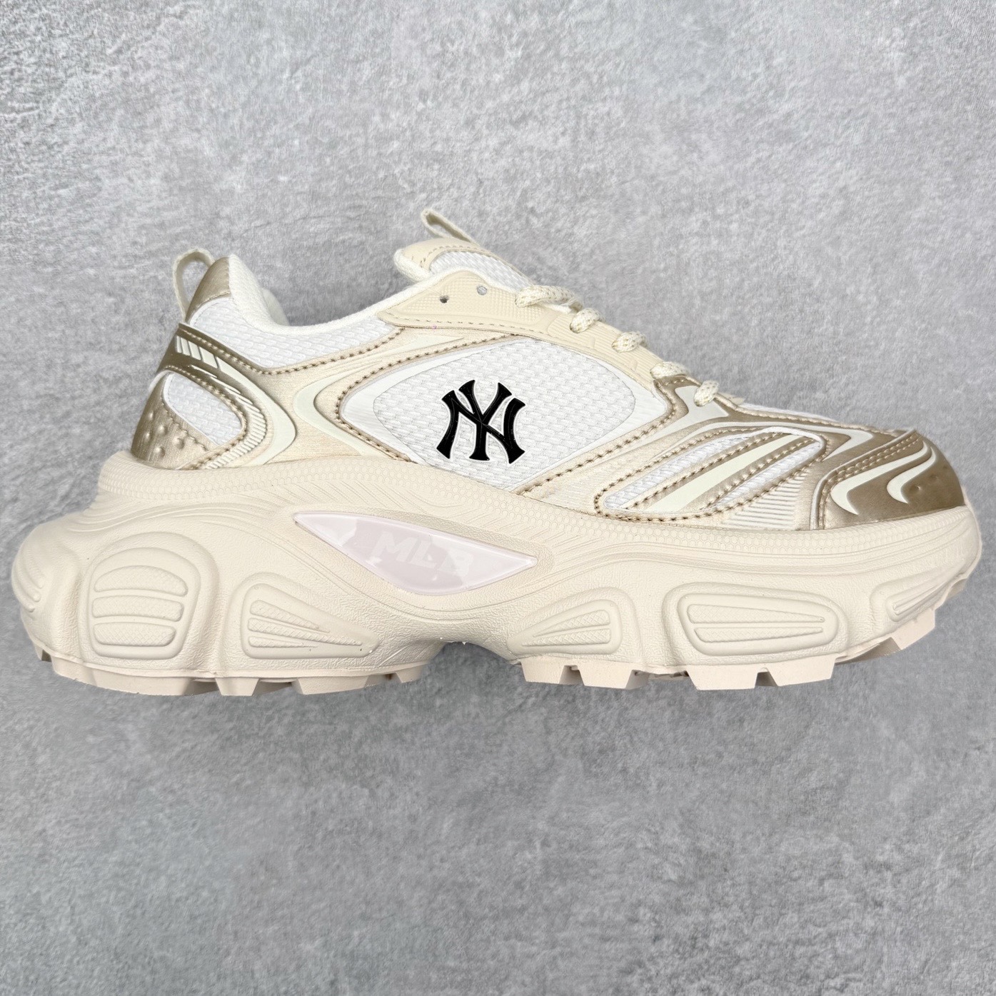MLB WINNER CHUNKY 纽约洋基队合成革潮流时尚舒适休闲运动风厚底增高 防滑耐磨 低帮 老爹鞋 男女同款 黑色 实拍调校N版已经零色差零失真 百分百还原实物色彩所见即所得 不存在货不对板色差等低级问题 选购参考实物拍摄 不混卖不参货 只用心做好货严格选品 承诺混一赔十 尺码：36 36.5 37.5 38 38.5 39 40 40.5 41 42 42.5 43 44 44.5 45-选品中心