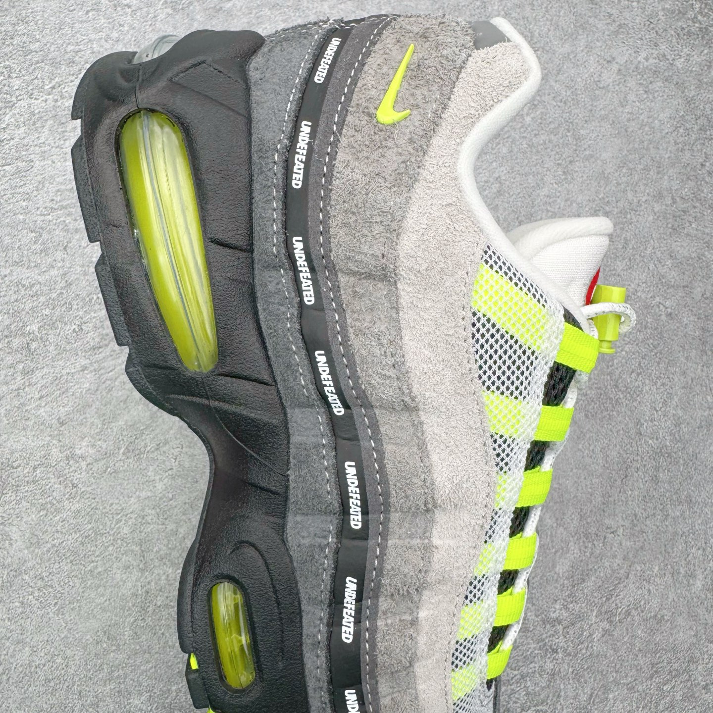 图片[6]-＃GX纯原 UNDEFEATED x NK Air Max 95 SP 纽约限定 联名灰绿 IB4523-004 经典重温 外单专供大厂出品 品质稳定 一百余色 终端操作 鞋款设计灵感源于人体构造 中底设计基于人体的脊柱构造 是整体设计的核心 尼龙孔眼代表了肋骨 而分层式面板和网眼象征着肌肉纤维和肉体组织 Air Max 95采用了两个独立的吹塑成型的Air-Sole单元 并首次在前掌使用可视化气垫设计 Swoosh logo夜当作一个 点符号放在了鞋子的后帮位置 20年的发展让 AIR MAX 95有了不同的故事 20年后再度面向世人的时候 焕然一新的面貌 让人有了另外一种清新脱俗的感觉 尺码：40 40.5 41 42 42.5 43 44 44.5 45 45.5 46 47.5 48.5-选品中心
