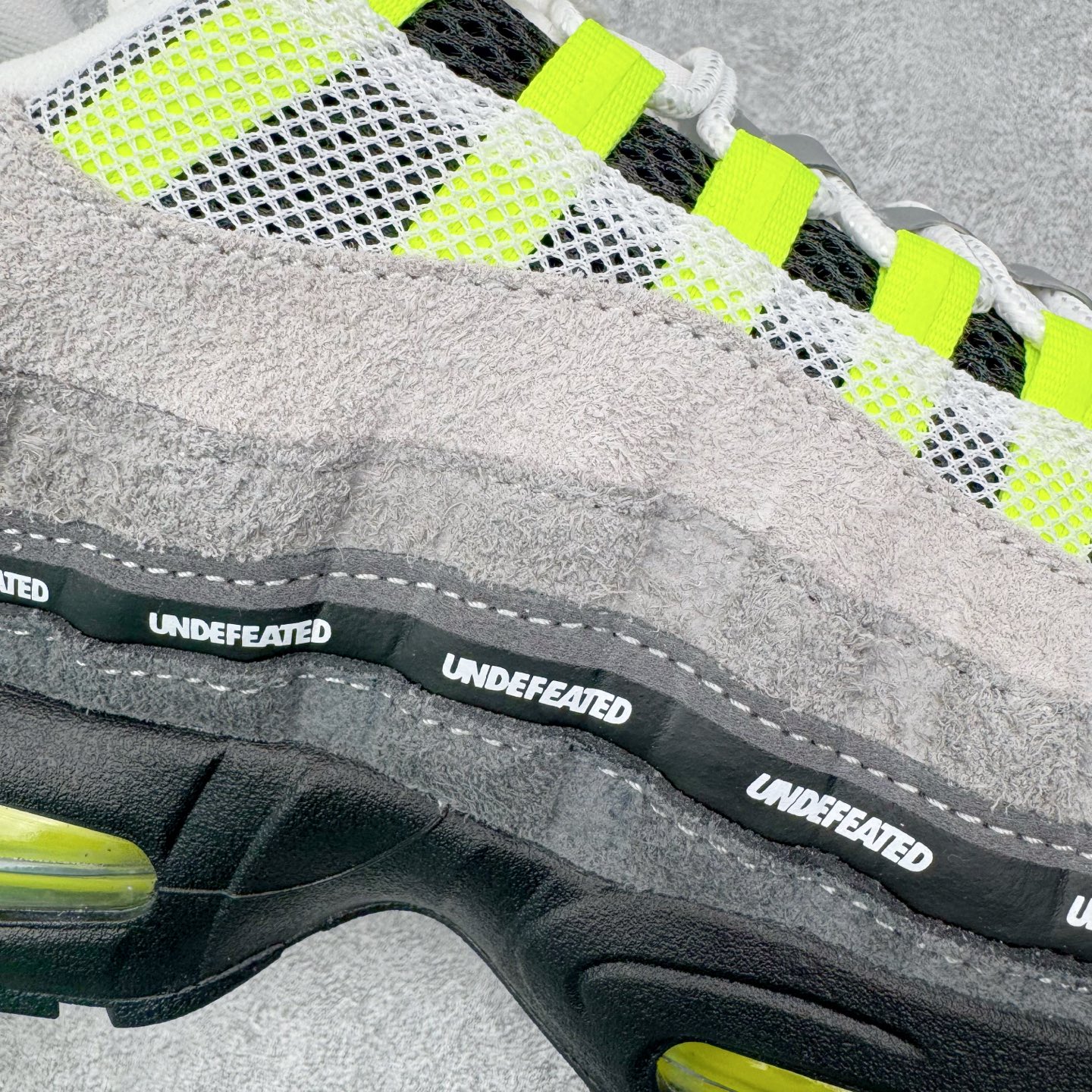 图片[18]-＃GX纯原 UNDEFEATED x NK Air Max 95 SP 纽约限定 联名灰绿 IB4523-004 经典重温 外单专供大厂出品 品质稳定 一百余色 终端操作 鞋款设计灵感源于人体构造 中底设计基于人体的脊柱构造 是整体设计的核心 尼龙孔眼代表了肋骨 而分层式面板和网眼象征着肌肉纤维和肉体组织 Air Max 95采用了两个独立的吹塑成型的Air-Sole单元 并首次在前掌使用可视化气垫设计 Swoosh logo夜当作一个 点符号放在了鞋子的后帮位置 20年的发展让 AIR MAX 95有了不同的故事 20年后再度面向世人的时候 焕然一新的面貌 让人有了另外一种清新脱俗的感觉 尺码：40 40.5 41 42 42.5 43 44 44.5 45 45.5 46 47.5 48.5-选品中心