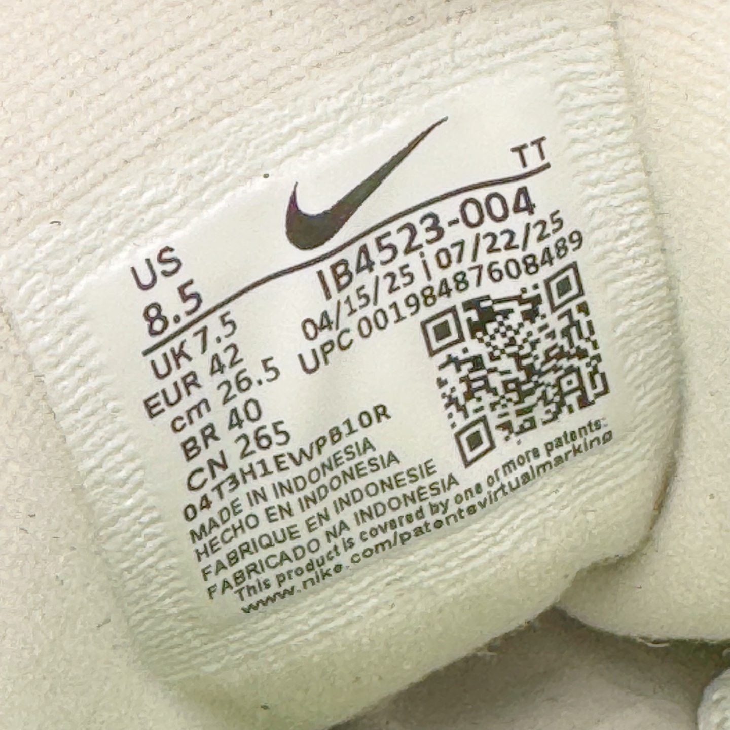 图片[12]-＃GX纯原 UNDEFEATED x NK Air Max 95 SP 纽约限定 联名灰绿 IB4523-004 经典重温 外单专供大厂出品 品质稳定 一百余色 终端操作 鞋款设计灵感源于人体构造 中底设计基于人体的脊柱构造 是整体设计的核心 尼龙孔眼代表了肋骨 而分层式面板和网眼象征着肌肉纤维和肉体组织 Air Max 95采用了两个独立的吹塑成型的Air-Sole单元 并首次在前掌使用可视化气垫设计 Swoosh logo夜当作一个 点符号放在了鞋子的后帮位置 20年的发展让 AIR MAX 95有了不同的故事 20年后再度面向世人的时候 焕然一新的面貌 让人有了另外一种清新脱俗的感觉 尺码：40 40.5 41 42 42.5 43 44 44.5 45 45.5 46 47.5 48.5-选品中心