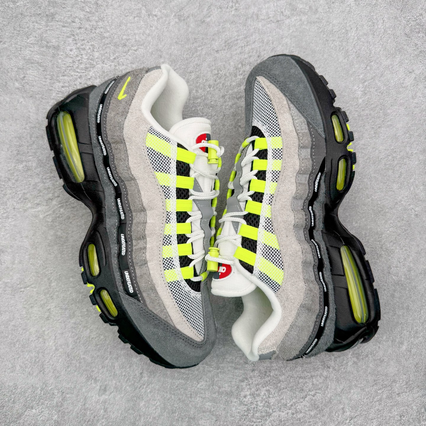 图片[3]-＃GX纯原 UNDEFEATED x NK Air Max 95 SP 纽约限定 联名灰绿 IB4523-004 经典重温 外单专供大厂出品 品质稳定 一百余色 终端操作 鞋款设计灵感源于人体构造 中底设计基于人体的脊柱构造 是整体设计的核心 尼龙孔眼代表了肋骨 而分层式面板和网眼象征着肌肉纤维和肉体组织 Air Max 95采用了两个独立的吹塑成型的Air-Sole单元 并首次在前掌使用可视化气垫设计 Swoosh logo夜当作一个 点符号放在了鞋子的后帮位置 20年的发展让 AIR MAX 95有了不同的故事 20年后再度面向世人的时候 焕然一新的面貌 让人有了另外一种清新脱俗的感觉 尺码：40 40.5 41 42 42.5 43 44 44.5 45 45.5 46 47.5 48.5-选品中心