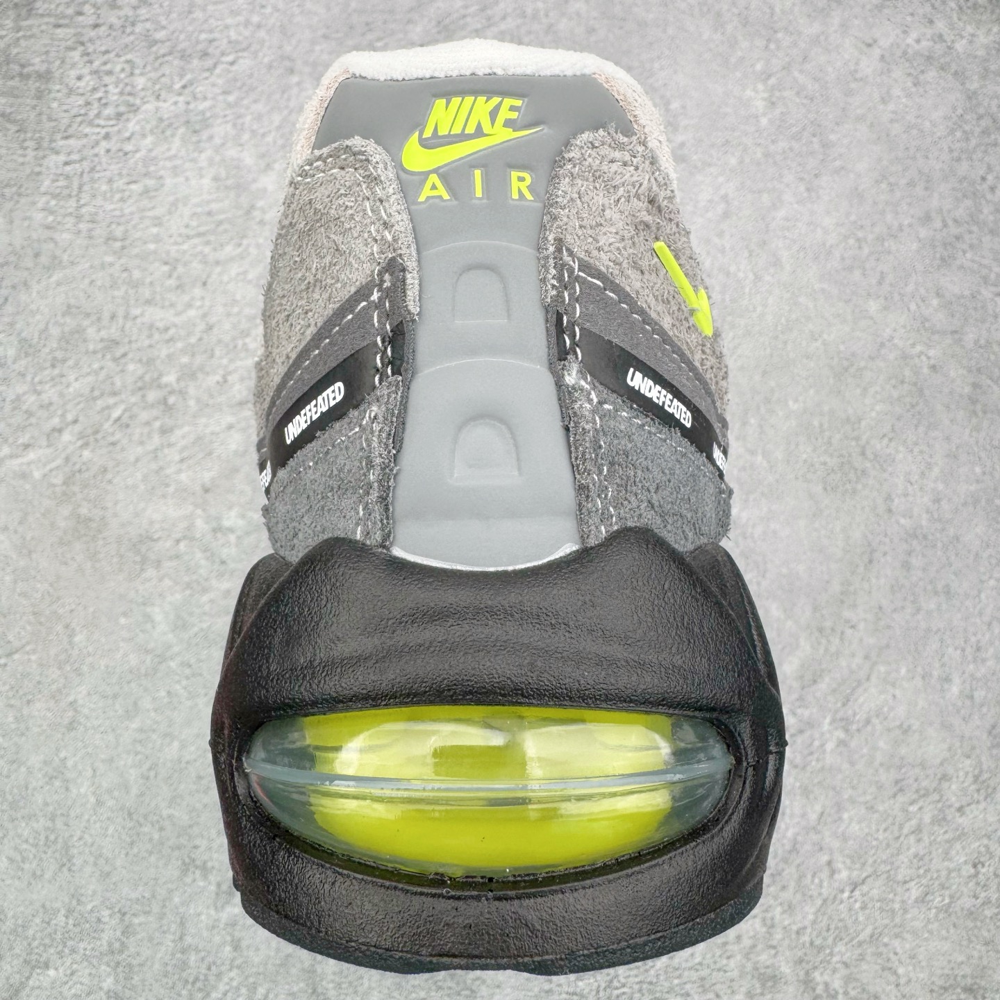 图片[8]-＃GX纯原 UNDEFEATED x NK Air Max 95 SP 纽约限定 联名灰绿 IB4523-004 经典重温 外单专供大厂出品 品质稳定 一百余色 终端操作 鞋款设计灵感源于人体构造 中底设计基于人体的脊柱构造 是整体设计的核心 尼龙孔眼代表了肋骨 而分层式面板和网眼象征着肌肉纤维和肉体组织 Air Max 95采用了两个独立的吹塑成型的Air-Sole单元 并首次在前掌使用可视化气垫设计 Swoosh logo夜当作一个 点符号放在了鞋子的后帮位置 20年的发展让 AIR MAX 95有了不同的故事 20年后再度面向世人的时候 焕然一新的面貌 让人有了另外一种清新脱俗的感觉 尺码：40 40.5 41 42 42.5 43 44 44.5 45 45.5 46 47.5 48.5-选品中心