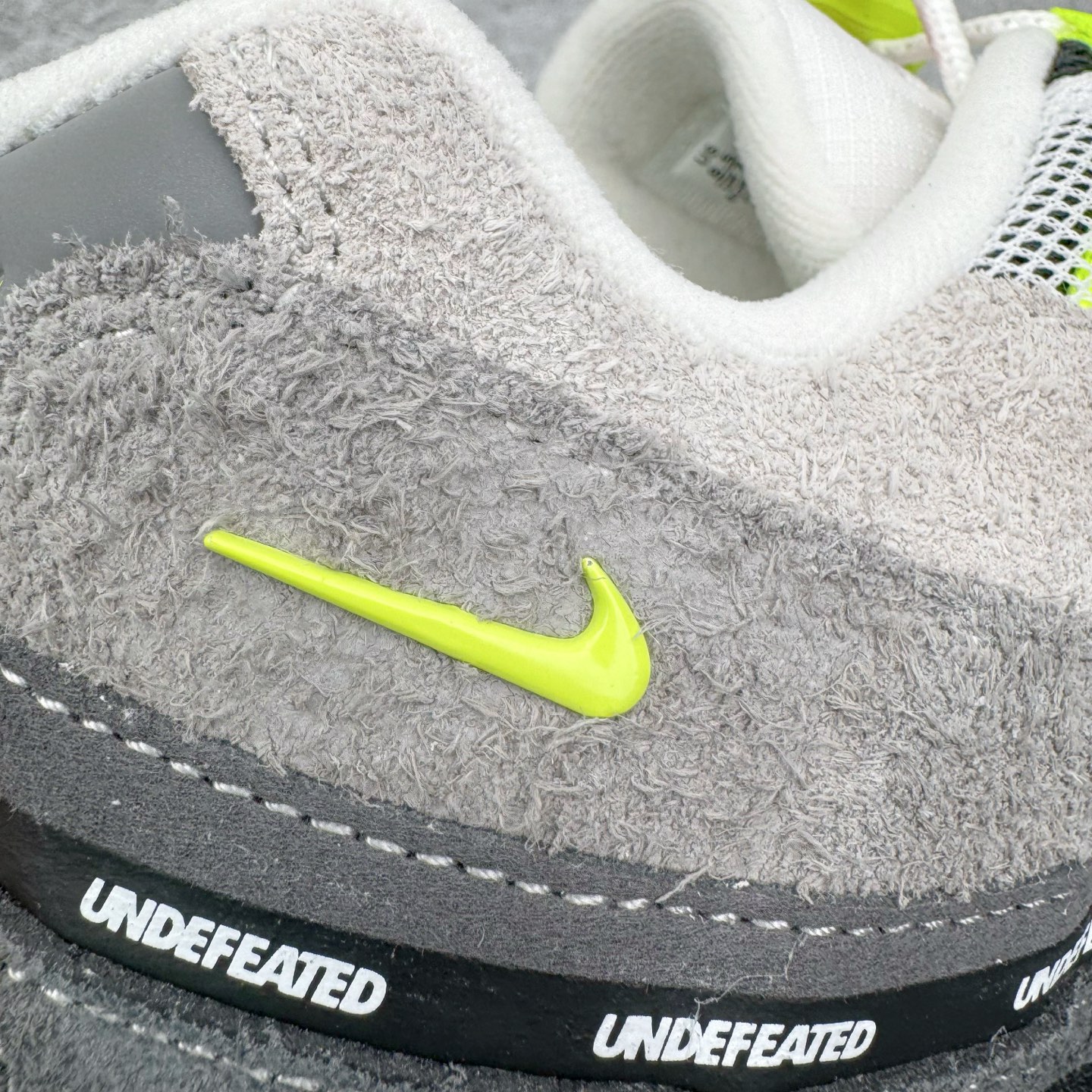 图片[19]-＃GX纯原 UNDEFEATED x NK Air Max 95 SP 纽约限定 联名灰绿 IB4523-004 经典重温 外单专供大厂出品 品质稳定 一百余色 终端操作 鞋款设计灵感源于人体构造 中底设计基于人体的脊柱构造 是整体设计的核心 尼龙孔眼代表了肋骨 而分层式面板和网眼象征着肌肉纤维和肉体组织 Air Max 95采用了两个独立的吹塑成型的Air-Sole单元 并首次在前掌使用可视化气垫设计 Swoosh logo夜当作一个 点符号放在了鞋子的后帮位置 20年的发展让 AIR MAX 95有了不同的故事 20年后再度面向世人的时候 焕然一新的面貌 让人有了另外一种清新脱俗的感觉 尺码：40 40.5 41 42 42.5 43 44 44.5 45 45.5 46 47.5 48.5-选品中心