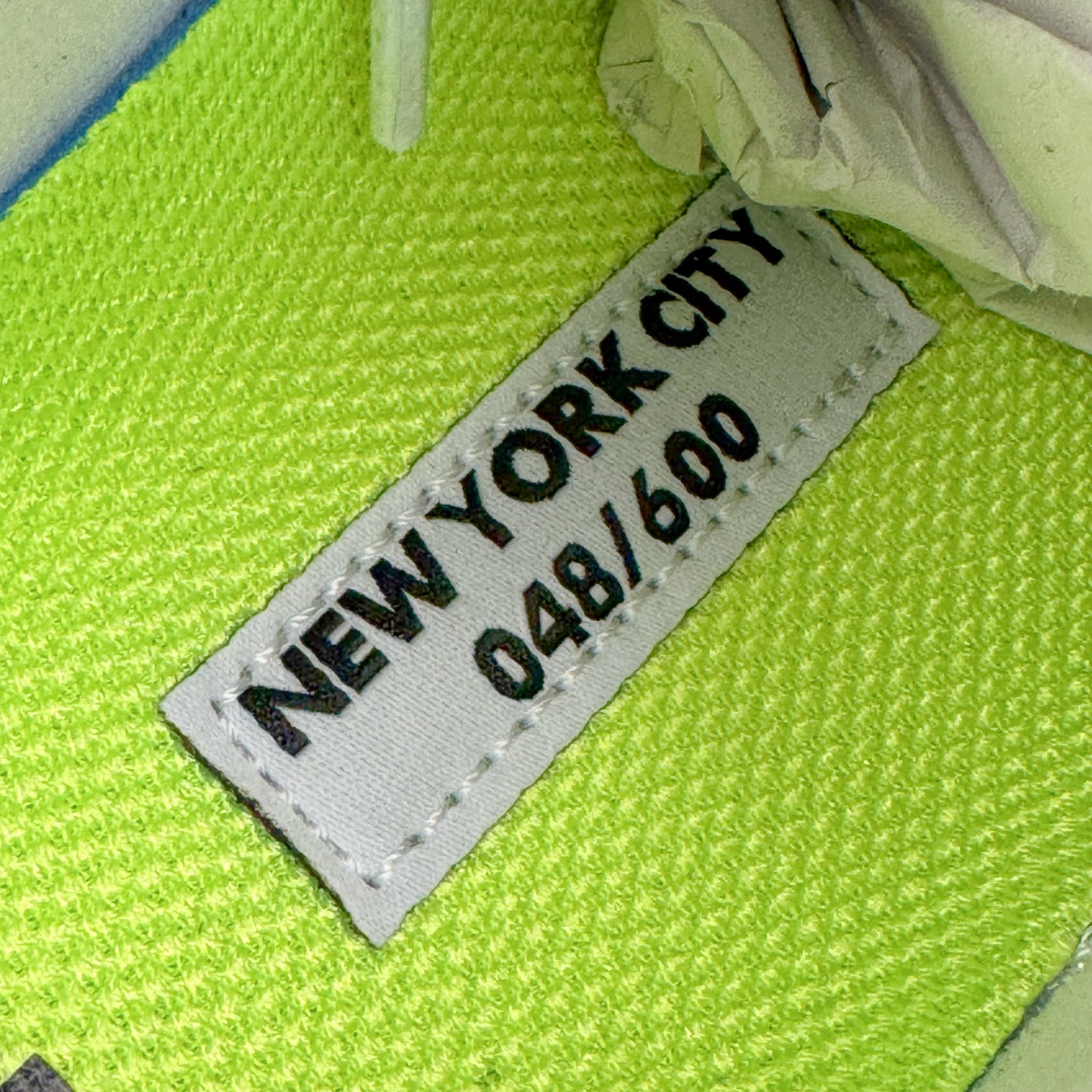图片[11]-＃GX纯原 UNDEFEATED x NK Air Max 95 SP 纽约限定 联名灰绿 IB4523-004 经典重温 外单专供大厂出品 品质稳定 一百余色 终端操作 鞋款设计灵感源于人体构造 中底设计基于人体的脊柱构造 是整体设计的核心 尼龙孔眼代表了肋骨 而分层式面板和网眼象征着肌肉纤维和肉体组织 Air Max 95采用了两个独立的吹塑成型的Air-Sole单元 并首次在前掌使用可视化气垫设计 Swoosh logo夜当作一个 点符号放在了鞋子的后帮位置 20年的发展让 AIR MAX 95有了不同的故事 20年后再度面向世人的时候 焕然一新的面貌 让人有了另外一种清新脱俗的感觉 尺码：40 40.5 41 42 42.5 43 44 44.5 45 45.5 46 47.5 48.5-选品中心