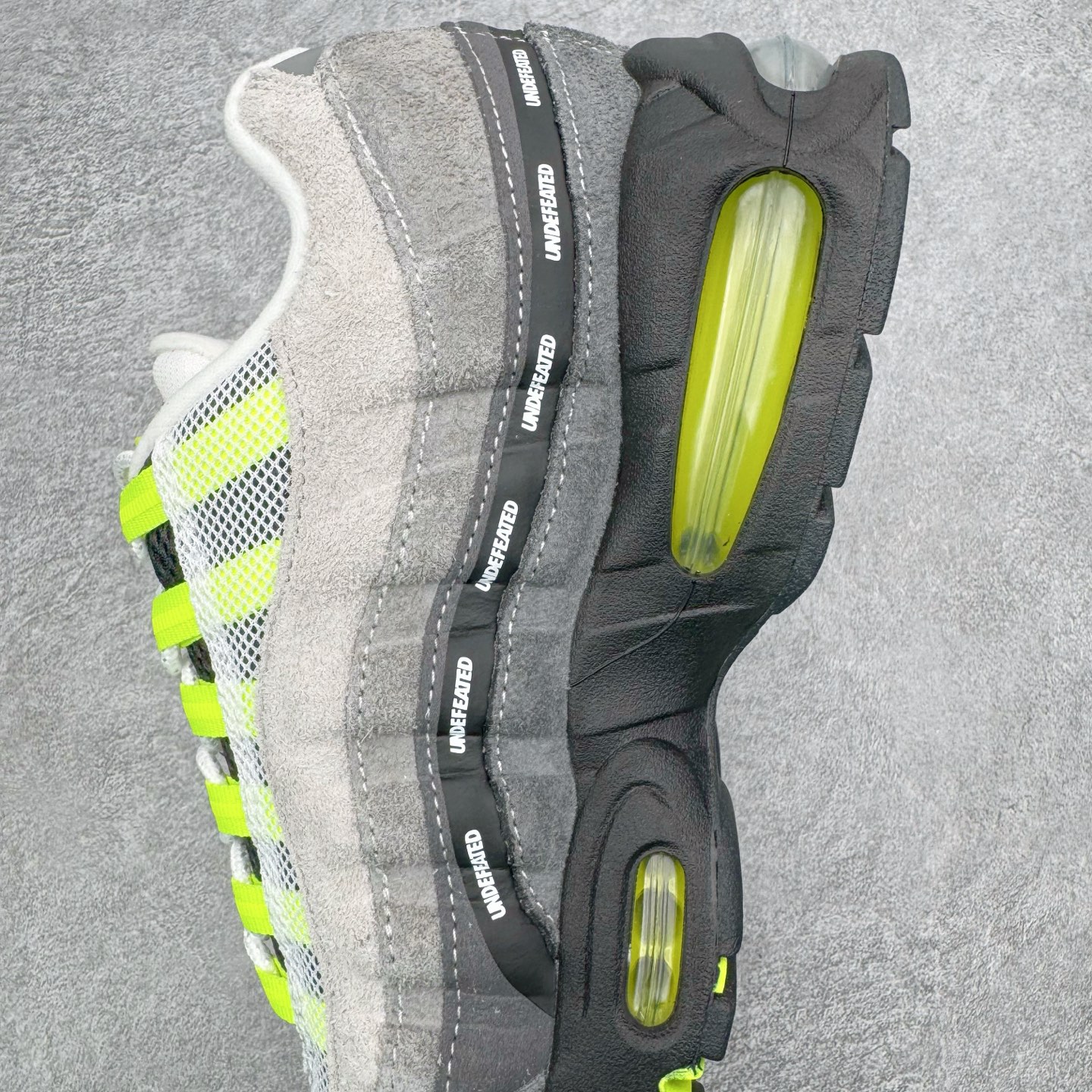图片[7]-＃GX纯原 UNDEFEATED x NK Air Max 95 SP 纽约限定 联名灰绿 IB4523-004 经典重温 外单专供大厂出品 品质稳定 一百余色 终端操作 鞋款设计灵感源于人体构造 中底设计基于人体的脊柱构造 是整体设计的核心 尼龙孔眼代表了肋骨 而分层式面板和网眼象征着肌肉纤维和肉体组织 Air Max 95采用了两个独立的吹塑成型的Air-Sole单元 并首次在前掌使用可视化气垫设计 Swoosh logo夜当作一个 点符号放在了鞋子的后帮位置 20年的发展让 AIR MAX 95有了不同的故事 20年后再度面向世人的时候 焕然一新的面貌 让人有了另外一种清新脱俗的感觉 尺码：40 40.5 41 42 42.5 43 44 44.5 45 45.5 46 47.5 48.5-选品中心
