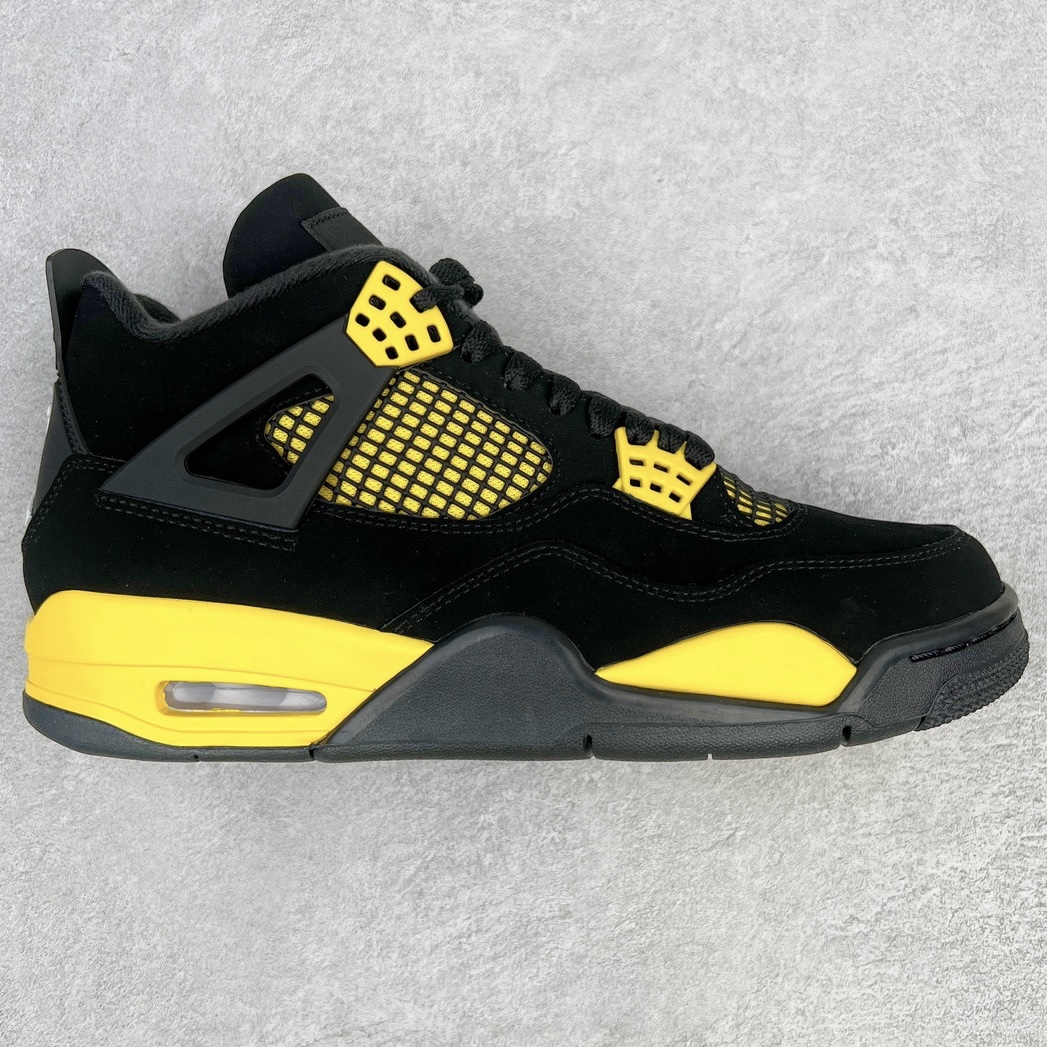 ＃KZ神版福利回馈 Air Jordan AJ4 Retro 黑黄雷公 DH6927-017 独家外贸特供尺码含 45.5 49.5 50.5 国内外口碑最好最推荐的产品 市场中端王者 亲自操刀耗时半年巨作 全套原纸板楦头开发 确保原汁原味 完美呈现四代版型 一比一鞋头弧度高度鞋身弧度 此版本只针对中端市场 皮料材质有所更替 其他数据细节工艺流程均保持一致 绝不口嗨 细节品控鞋型随意秒杀市面3XX 4XX 原厂TPU网格鞋带扣 正确内里网布 菱角分明不变形无多余毛边 柔软性质感一致于原鞋 市场唯一原厂鞋扣模具 背面可见隐藏注塑口 原厂织唛标 原厂飞人电绣工艺 尾指中部跳三针 独家绑鞋带手法 印刷中底布 四线拉帮 米色美纹纸贴合固定 进口港宝加持 后跟自然饱满 全鞋荧光划线卡点 追求极致完美 每一双都是工艺品 多重QC质检 超越公司货的品控标准 实实在在的免检产品 尺码：40 40.5 41 42 42.5 43 44 44.5 45 45.5 46 47.5 48.5 49.5 50.5-选品中心