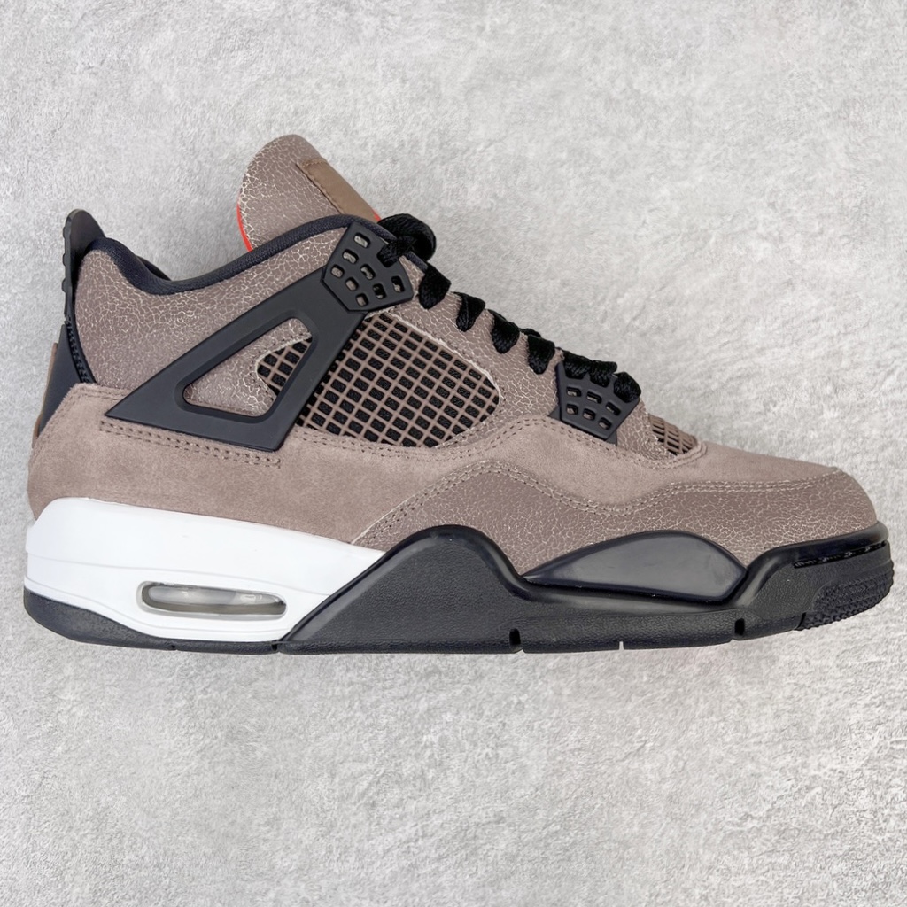 ＃KZ神版福利回馈 Air Jordan AJ4 Retro 黑棕摩卡 DB0732-200 独家外贸特供尺码含 45.5 49.5 50.5 国内外口碑最好最推荐的产品 市场中端王者 亲自操刀耗时半年巨作 全套原纸板楦头开发 确保原汁原味 完美呈现四代版型 一比一鞋头弧度高度鞋身弧度 此版本只针对中端市场 皮料材质有所更替 其他数据细节工艺流程均保持一致 绝不口嗨 细节品控鞋型随意秒杀市面3XX 4XX 原厂TPU网格鞋带扣 正确内里网布 菱角分明不变形无多余毛边 柔软性质感一致于原鞋 市场唯一原厂鞋扣模具 背面可见隐藏注塑口 原厂织唛标 原厂飞人电绣工艺 尾指中部跳三针 独家绑鞋带手法 印刷中底布 四线拉帮 米色美纹纸贴合固定 进口港宝加持 后跟自然饱满 全鞋荧光划线卡点 追求极致完美 每一双都是工艺品 多重QC质检 超越公司货的品控标准 实实在在的免检产品 尺码：40 40.5 41 42 42.5 43 44 44.5 45 45.5 46 47.5 48.5 49.5 50.5-选品中心
