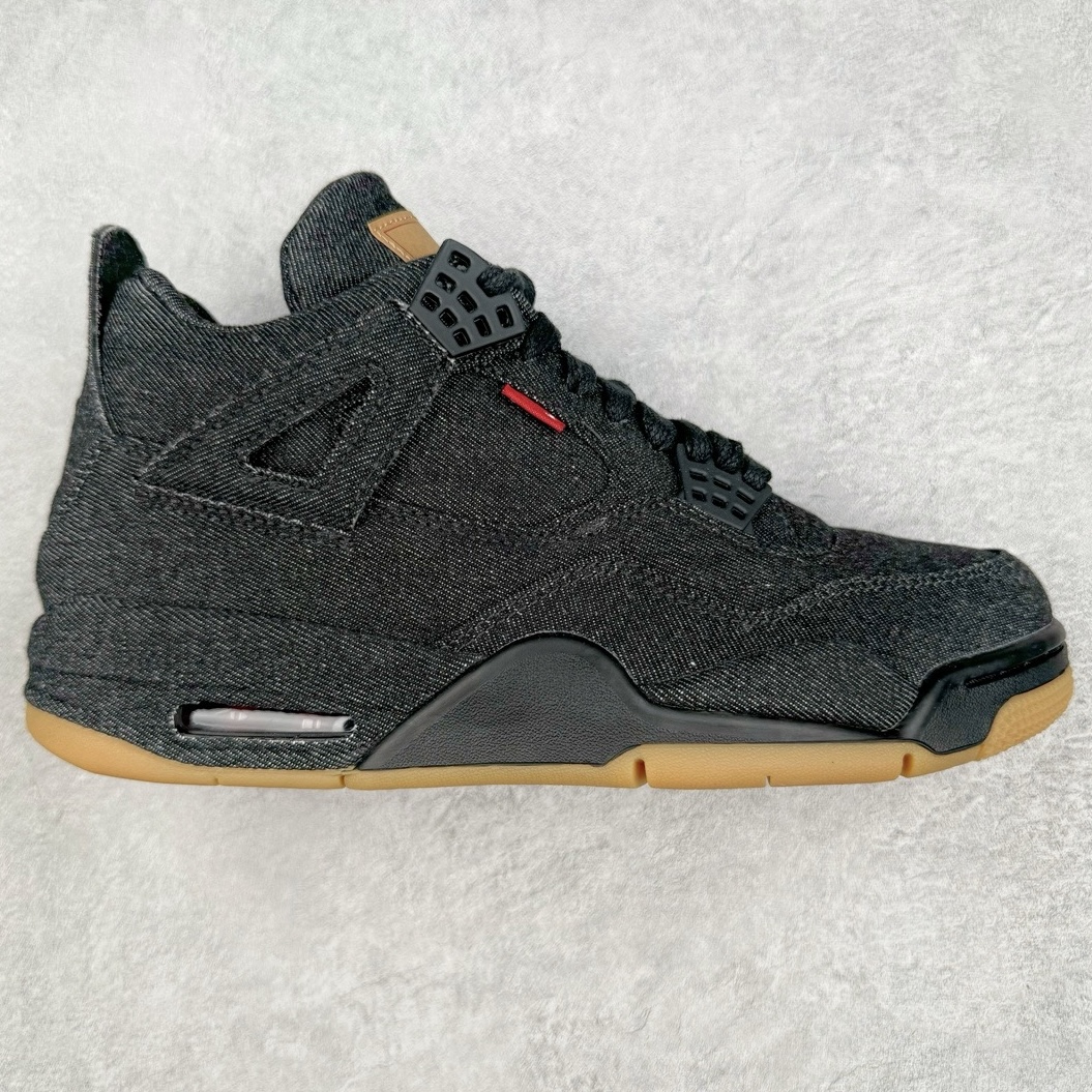 ＃KZ神版福利回馈 Levi’s x Air Jordan AJ4 \\\”Denim\\\” 李维斯联名 牛仔黑 AO2571-001 独家外贸特供尺码含 45.5 49.5 50.5 耗时半年巨作 全套原纸板楦头开发 原厂特供牛仔布加持 确保原汁原味 完美呈现四代版型 一比一鞋头弧度高度鞋身弧度 数据细节工艺流程均保持原鞋一致 原厂TPU网格鞋带扣 正确内里网布 菱角分明不变形无多余毛边 柔软性质感一致于原鞋 市场唯一原厂鞋扣模具 背面可见隐藏注塑口 原厂织唛标 原厂飞人电绣工艺 尾指中部跳三针 独家绑鞋带手法 印刷中底布 四线拉帮 米色美纹纸贴合固定 进口港宝加持 后跟自然饱满 全鞋荧光划线卡点 追求极致完美 每一双都是工艺品 多重QC质检 超越公司货的品控标准 实实在在的免检产品 尺码：40 40.5 41 42 42.5 43 44 44.5 45 45.5 46 47.5 48.5 49.5 50.5-选品中心