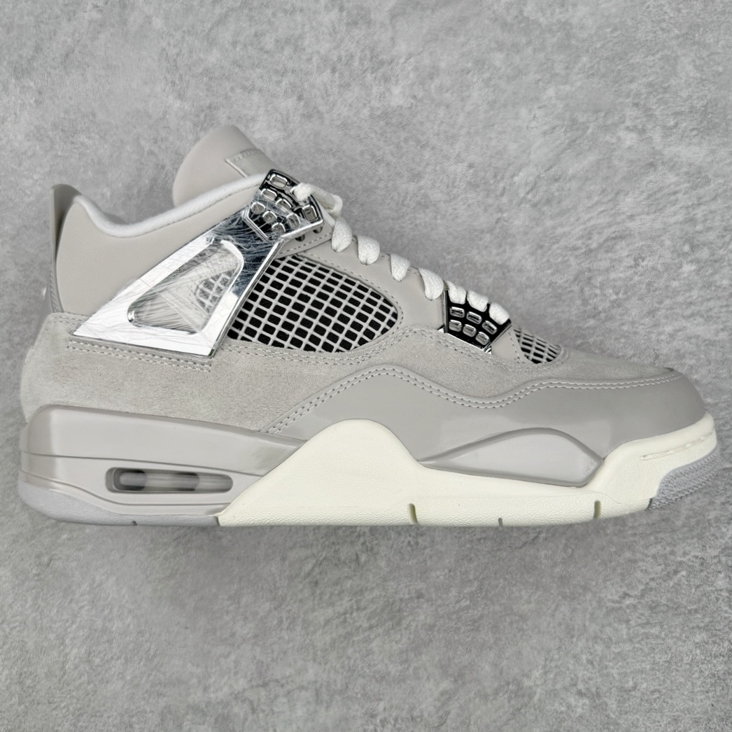＃KZ神版福利回馈 Air Jordan AJ4 Retro 电镀银 AQ9129-001 独家外贸特供尺码含 45.5 49.5 50.5 国内外口碑最好最推荐的产品 市场中端王者 亲自操刀耗时半年巨作 全套原纸板楦头开发 确保原汁原味 完美呈现四代版型 一比一鞋头弧度高度鞋身弧度 此版本只针对中端市场 皮料材质有所更替 其他数据细节工艺流程均保持一致 绝不口嗨 细节品控鞋型随意秒杀市面3XX 4XX 原厂TPU网格鞋带扣 正确内里网布 菱角分明不变形无多余毛边 柔软性质感一致于原鞋 市场唯一原厂鞋扣模具 背面可见隐藏注塑口 原厂织唛标 原厂飞人电绣工艺 尾指中部跳三针 独家绑鞋带手法 印刷中底布 四线拉帮 米色美纹纸贴合固定 进口港宝加持 后跟自然饱满 全鞋荧光划线卡点 追求极致完美 每一双都是工艺品 多重QC质检 超越公司货的品控标准 实实在在的免检产品 尺码：40 40.5 41 42 42.5 43 44 44.5 45 45.5 46 47.5 48.5 49.5 50.5-选品中心