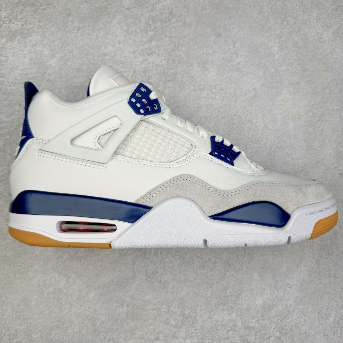图片[9]-＃KZ神版福利回馈 Air Jordan AJ4 Retro 独家外贸特供尺码含 45.5 49.5 50.5 国内外口碑最好最推荐的产品 市场中端王者 亲自操刀耗时半年巨作 全套原纸板楦头开发 确保原汁原味 完美呈现四代版型 一比一鞋头弧度高度鞋身弧度 此版本只针对中端市场 皮料材质有所更替 其他数据细节工艺流程均保持一致 绝不口嗨 细节品控鞋型随意秒杀市面3XX 4XX 原厂TPU网格鞋带扣 正确内里网布 菱角分明不变形无多余毛边 柔软性质感一致于原鞋 市场唯一原厂鞋扣模具 背面可见隐藏注塑口 原厂织唛标 原厂飞人电绣工艺 尾指中部跳三针 独家绑鞋带手法 印刷中底布 四线拉帮 米色美纹纸贴合固定 进口港宝加持 后跟自然饱满 全鞋荧光划线卡点 追求极致完美 每一双都是工艺品 多重QC质检 超越公司货的品控标准 实实在在的免检产品 尺码：40 40.5 41 42 42.5 43 44 44.5 45 45.5 46 47.5 48.5 49.5 50.5-选品中心