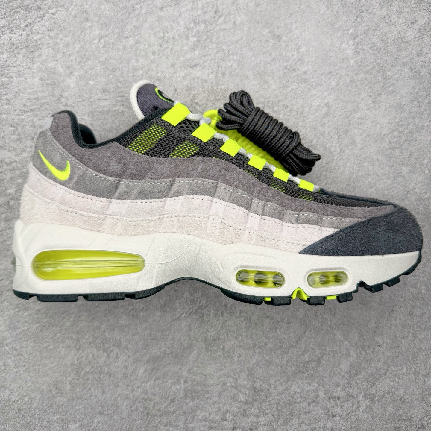 图片[2]-＃KZ神版 NK Air Max 95 OG 舒适百搭耐磨低帮气垫休闲跑步鞋 亲自操刀耗时半年开发 重金购买全套印尼原厂纸板楦头开发 2025官方主推系列 致敬诞生30周年的传奇鞋型 Air Max 95 系列再度重磅复刻归来 以全新配色续写光辉历史 更以现代手法重塑经典 将复古风格与前沿科技完美融合 一比一鞋头弧度高度鞋身弧度 东莞原厂模具大底 一码一模 原厂高韧性Tpu 独家供应45.5 48.5 原厂特供同批次皮料与Zp零色差 原厂特供内外标均可过绿X扫描认证 独家原装Big Bubble气垫 气垫体积更大 提供更强的缓震性能和回弹性 进口玻璃冲刀皮料裁剪零毛边 电脑针车工艺 鞋面不留荧光细节 平台可冲 超高鞋面清洁度 最高QC检验标准 控制溢胶瑕疵 每一双都是工艺品 实拍调校N版已经零色差零失真 百分百还原实物色彩所见即所得 不存在货不对板色差等低级问题 选购参考实物拍摄 不混卖不参货 只用心做好货严格选品 承诺混一赔十 尺码：40 40.5 41 42 42.5 43 44 44.5 45 45.5 46 47.5 48.5-选品中心