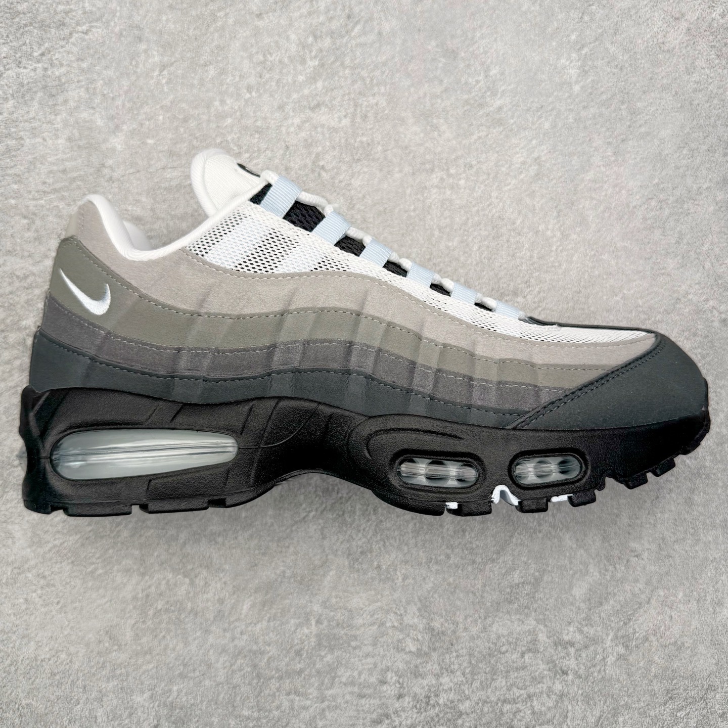 图片[6]-＃KZ神版 NK Air Max 95 OG 舒适百搭耐磨低帮气垫休闲跑步鞋 亲自操刀耗时半年开发 重金购买全套印尼原厂纸板楦头开发 2025官方主推系列 致敬诞生30周年的传奇鞋型 Air Max 95 系列再度重磅复刻归来 以全新配色续写光辉历史 更以现代手法重塑经典 将复古风格与前沿科技完美融合 一比一鞋头弧度高度鞋身弧度 东莞原厂模具大底 一码一模 原厂高韧性Tpu 独家供应45.5 48.5 原厂特供同批次皮料与Zp零色差 原厂特供内外标均可过绿X扫描认证 独家原装Big Bubble气垫 气垫体积更大 提供更强的缓震性能和回弹性 进口玻璃冲刀皮料裁剪零毛边 电脑针车工艺 鞋面不留荧光细节 平台可冲 超高鞋面清洁度 最高QC检验标准 控制溢胶瑕疵 每一双都是工艺品 实拍调校N版已经零色差零失真 百分百还原实物色彩所见即所得 不存在货不对板色差等低级问题 选购参考实物拍摄 不混卖不参货 只用心做好货严格选品 承诺混一赔十 尺码：40 40.5 41 42 42.5 43 44 44.5 45 45.5 46 47.5 48.5-选品中心