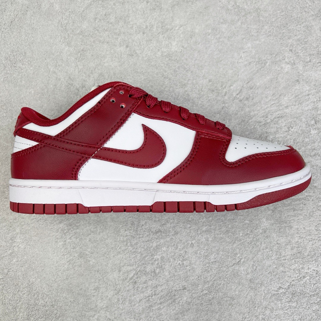 图片[2]-＃KZ神版 NK Dunk Low 毫无疑问市场中端王者 全码福利开炸 长期补货价格一步到位 毫无疑问市场中端王者 实力大厂出品 新配色陆续开发 利润个位数只为口碑 全套原纸板楦头开发 确保原汁原味 完美呈现DUNK版型 一比一鞋头弧度高度鞋身弧度 此版本只针对中端市场 皮料材质有所更替 其他数据细节工艺流程均保持一致 绝不口嗨 细节品控鞋型随意对比 独家私模官方第六代原厂航空铝磨具打磨大底 鞋头坡度极致还原 无解鞋型 原盒原配 圈内天花板工艺 原厂玻璃冲刀 超高清洁度 全鞋零毛边皮料切割 原厂中底布点胶 中底布拉帮走线遵循公司 尺码：36 36.5 37.5 38 38.5 39 40 40.5 41 42 42.5 43 44 44.5 45 46 47.5 48.5-选品中心