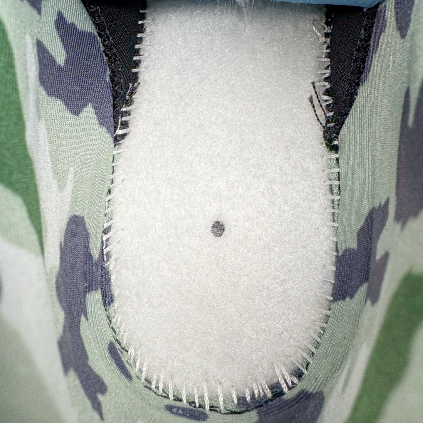 图片[10]-＃KZ神版 Corteiz x NK Air Max 95 联名复古舒适气垫运动鞋 黑红 FB2709-001 亲自操刀耗时半年开发 重金购买全套印尼原厂纸板楦头开发 2025官方主推系列 致敬诞生30周年的传奇鞋型 Air Max 95 系列再度重磅复刻归来 以全新配色续写光辉历史 更以现代手法重塑经典 将复古风格与前沿科技完美融合 一比一鞋头弧度高度鞋身弧度 东莞原厂模具大底 一码一模 原厂高韧性Tpu 独家供应45.5 48.5 原厂特供同批次皮料与Zp零色差 原厂特供内外标均可过绿X扫描认证 独家原装Big Bubble气垫 气垫体积更大 提供更强的缓震性能和回弹性 进口玻璃冲刀皮料裁剪零毛边 电脑针车工艺 鞋面不留荧光细节 平台可冲 超高鞋面清洁度 最高QC检验标准 控制溢胶瑕疵 每一双都是工艺品 实拍调校N版已经零色差零失真 百分百还原实物色彩所见即所得 不存在货不对板色差等低级问题 选购参考实物拍摄 不混卖不参货 只用心做好货严格选品 承诺混一赔十 尺码：40 40.5 41 42 42.5 43 44 44.5 45 45.5 46 47.5 48.5-选品中心