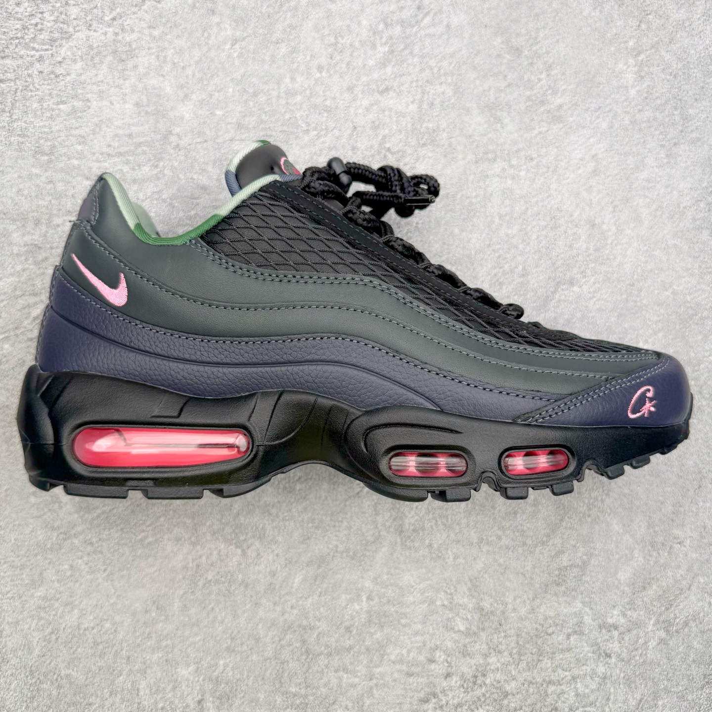 图片[4]-＃KZ神版 NK Air Max 95 OG 舒适百搭耐磨低帮气垫休闲跑步鞋 亲自操刀耗时半年开发 重金购买全套印尼原厂纸板楦头开发 2025官方主推系列 致敬诞生30周年的传奇鞋型 Air Max 95 系列再度重磅复刻归来 以全新配色续写光辉历史 更以现代手法重塑经典 将复古风格与前沿科技完美融合 一比一鞋头弧度高度鞋身弧度 东莞原厂模具大底 一码一模 原厂高韧性Tpu 独家供应45.5 48.5 原厂特供同批次皮料与Zp零色差 原厂特供内外标均可过绿X扫描认证 独家原装Big Bubble气垫 气垫体积更大 提供更强的缓震性能和回弹性 进口玻璃冲刀皮料裁剪零毛边 电脑针车工艺 鞋面不留荧光细节 平台可冲 超高鞋面清洁度 最高QC检验标准 控制溢胶瑕疵 每一双都是工艺品 实拍调校N版已经零色差零失真 百分百还原实物色彩所见即所得 不存在货不对板色差等低级问题 选购参考实物拍摄 不混卖不参货 只用心做好货严格选品 承诺混一赔十 尺码：40 40.5 41 42 42.5 43 44 44.5 45 45.5 46 47.5 48.5-选品中心