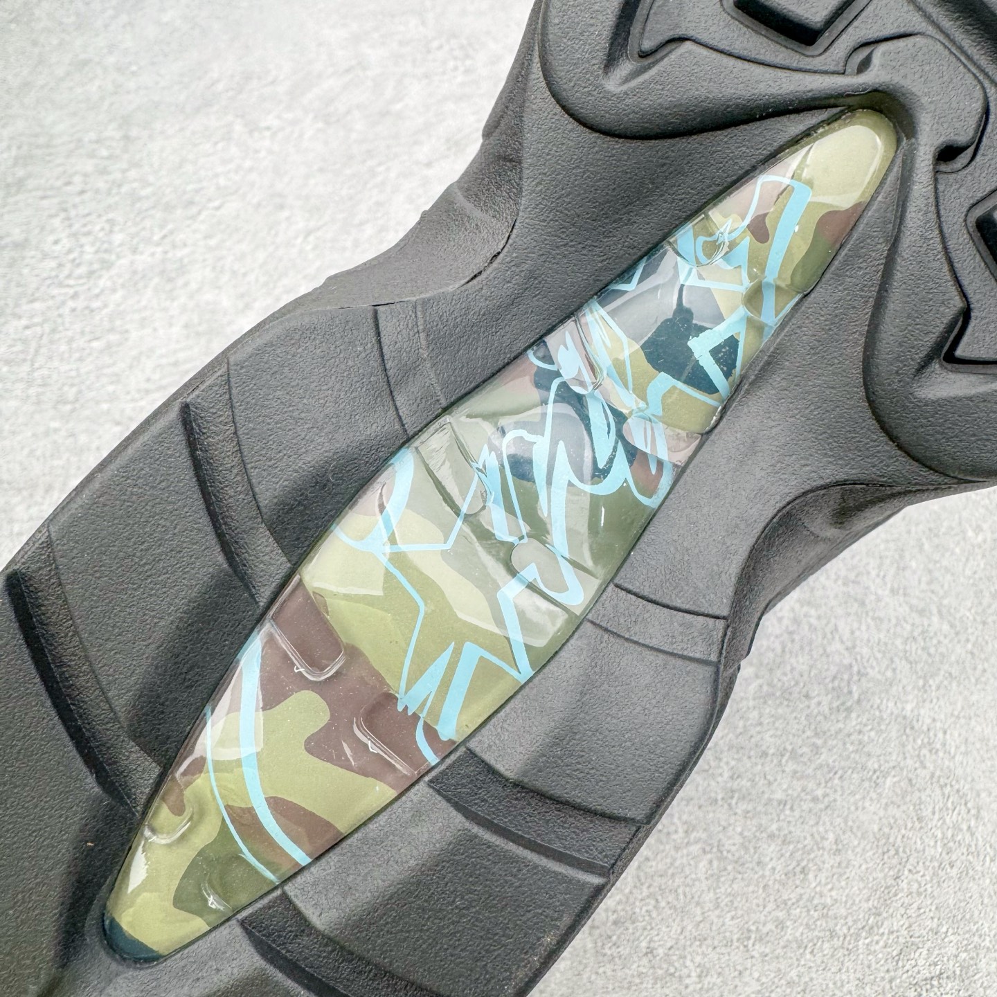 图片[22]-＃KZ神版 Corteiz x NK Air Max 95 联名复古舒适气垫运动鞋 黑蓝 FB2709-002 亲自操刀耗时半年开发 重金购买全套印尼原厂纸板楦头开发 2025官方主推系列 致敬诞生30周年的传奇鞋型 Air Max 95 系列再度重磅复刻归来 以全新配色续写光辉历史 更以现代手法重塑经典 将复古风格与前沿科技完美融合 一比一鞋头弧度高度鞋身弧度 东莞原厂模具大底 一码一模 原厂高韧性Tpu 独家供应45.5 48.5 原厂特供同批次皮料与Zp零色差 原厂特供内外标均可过绿X扫描认证 独家原装Big Bubble气垫 气垫体积更大 提供更强的缓震性能和回弹性 进口玻璃冲刀皮料裁剪零毛边 电脑针车工艺 鞋面不留荧光细节 平台可冲 超高鞋面清洁度 最高QC检验标准 控制溢胶瑕疵 每一双都是工艺品 实拍调校N版已经零色差零失真 百分百还原实物色彩所见即所得 不存在货不对板色差等低级问题 选购参考实物拍摄 不混卖不参货 只用心做好货严格选品 承诺混一赔十 尺码：40 40.5 41 42 42.5 43 44 44.5 45 45.5 46 47.5 48.5-选品中心