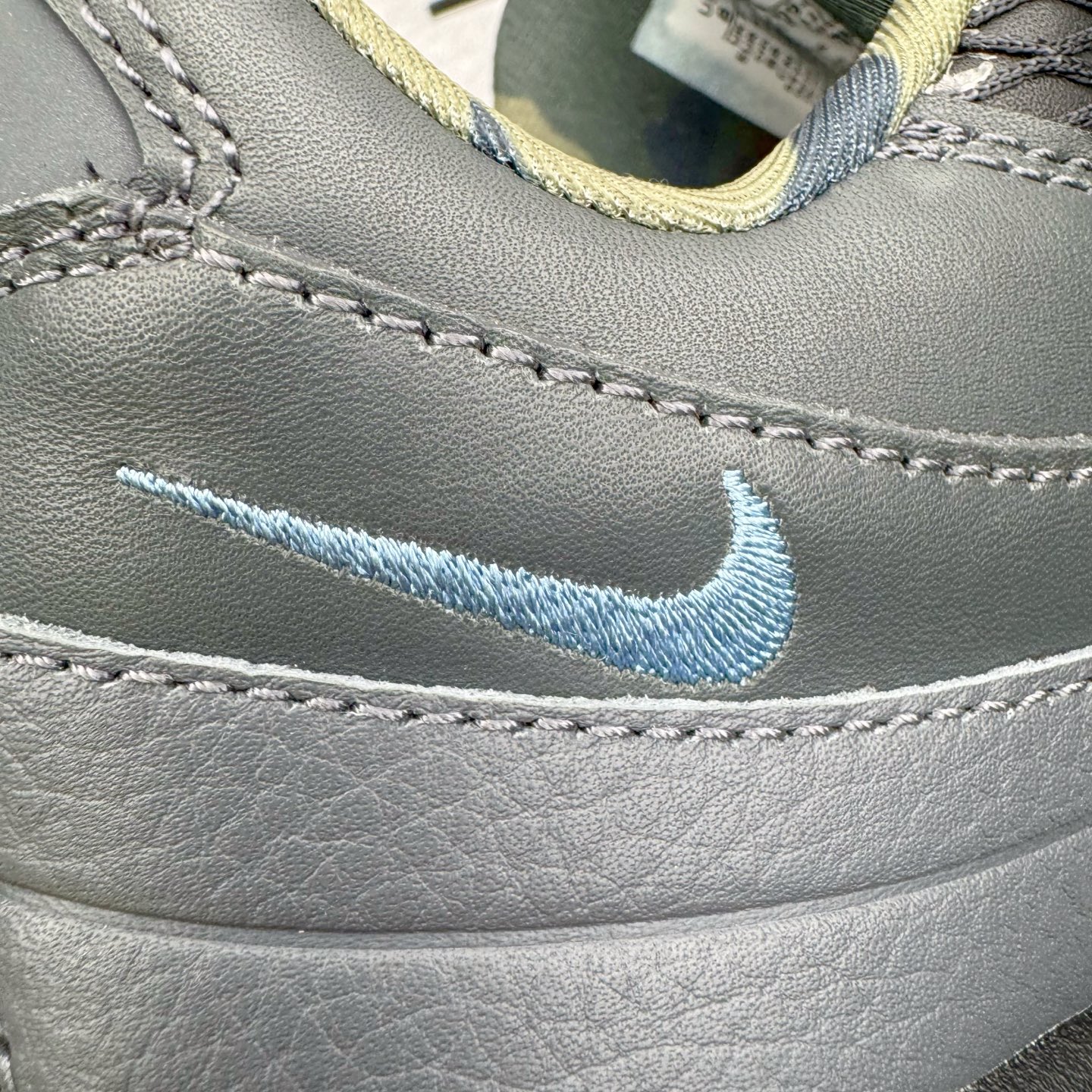 图片[20]-＃KZ神版 Corteiz x NK Air Max 95 联名复古舒适气垫运动鞋 黑蓝 FB2709-002 亲自操刀耗时半年开发 重金购买全套印尼原厂纸板楦头开发 2025官方主推系列 致敬诞生30周年的传奇鞋型 Air Max 95 系列再度重磅复刻归来 以全新配色续写光辉历史 更以现代手法重塑经典 将复古风格与前沿科技完美融合 一比一鞋头弧度高度鞋身弧度 东莞原厂模具大底 一码一模 原厂高韧性Tpu 独家供应45.5 48.5 原厂特供同批次皮料与Zp零色差 原厂特供内外标均可过绿X扫描认证 独家原装Big Bubble气垫 气垫体积更大 提供更强的缓震性能和回弹性 进口玻璃冲刀皮料裁剪零毛边 电脑针车工艺 鞋面不留荧光细节 平台可冲 超高鞋面清洁度 最高QC检验标准 控制溢胶瑕疵 每一双都是工艺品 实拍调校N版已经零色差零失真 百分百还原实物色彩所见即所得 不存在货不对板色差等低级问题 选购参考实物拍摄 不混卖不参货 只用心做好货严格选品 承诺混一赔十 尺码：40 40.5 41 42 42.5 43 44 44.5 45 45.5 46 47.5 48.5-选品中心