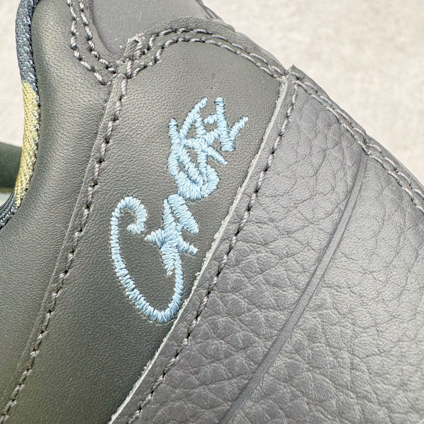 图片[14]-＃KZ神版 Corteiz x NK Air Max 95 联名复古舒适气垫运动鞋 黑蓝 FB2709-002 亲自操刀耗时半年开发 重金购买全套印尼原厂纸板楦头开发 2025官方主推系列 致敬诞生30周年的传奇鞋型 Air Max 95 系列再度重磅复刻归来 以全新配色续写光辉历史 更以现代手法重塑经典 将复古风格与前沿科技完美融合 一比一鞋头弧度高度鞋身弧度 东莞原厂模具大底 一码一模 原厂高韧性Tpu 独家供应45.5 48.5 原厂特供同批次皮料与Zp零色差 原厂特供内外标均可过绿X扫描认证 独家原装Big Bubble气垫 气垫体积更大 提供更强的缓震性能和回弹性 进口玻璃冲刀皮料裁剪零毛边 电脑针车工艺 鞋面不留荧光细节 平台可冲 超高鞋面清洁度 最高QC检验标准 控制溢胶瑕疵 每一双都是工艺品 实拍调校N版已经零色差零失真 百分百还原实物色彩所见即所得 不存在货不对板色差等低级问题 选购参考实物拍摄 不混卖不参货 只用心做好货严格选品 承诺混一赔十 尺码：40 40.5 41 42 42.5 43 44 44.5 45 45.5 46 47.5 48.5-选品中心