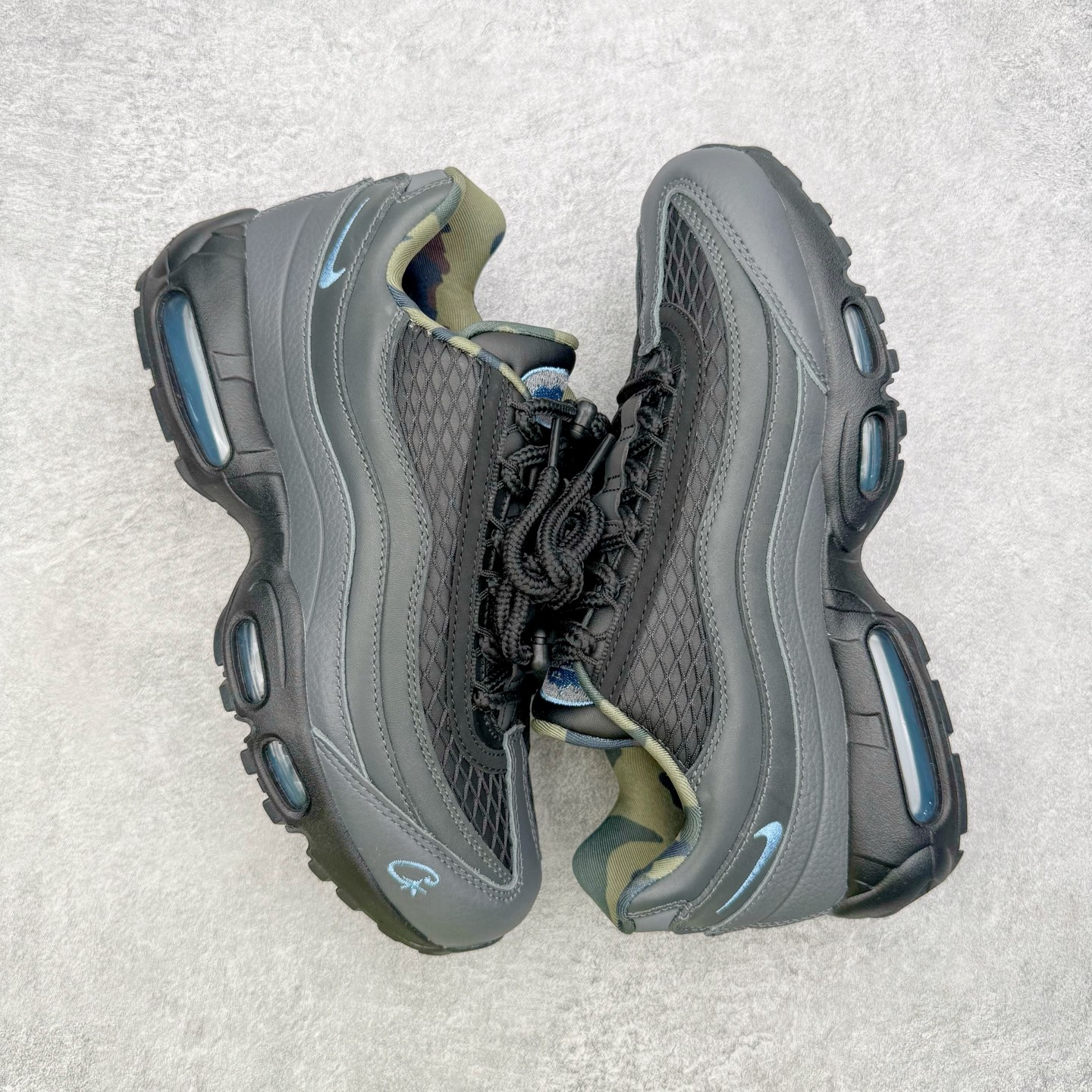 图片[3]-＃KZ神版 Corteiz x NK Air Max 95 联名复古舒适气垫运动鞋 黑蓝 FB2709-002 亲自操刀耗时半年开发 重金购买全套印尼原厂纸板楦头开发 2025官方主推系列 致敬诞生30周年的传奇鞋型 Air Max 95 系列再度重磅复刻归来 以全新配色续写光辉历史 更以现代手法重塑经典 将复古风格与前沿科技完美融合 一比一鞋头弧度高度鞋身弧度 东莞原厂模具大底 一码一模 原厂高韧性Tpu 独家供应45.5 48.5 原厂特供同批次皮料与Zp零色差 原厂特供内外标均可过绿X扫描认证 独家原装Big Bubble气垫 气垫体积更大 提供更强的缓震性能和回弹性 进口玻璃冲刀皮料裁剪零毛边 电脑针车工艺 鞋面不留荧光细节 平台可冲 超高鞋面清洁度 最高QC检验标准 控制溢胶瑕疵 每一双都是工艺品 实拍调校N版已经零色差零失真 百分百还原实物色彩所见即所得 不存在货不对板色差等低级问题 选购参考实物拍摄 不混卖不参货 只用心做好货严格选品 承诺混一赔十 尺码：40 40.5 41 42 42.5 43 44 44.5 45 45.5 46 47.5 48.5-选品中心