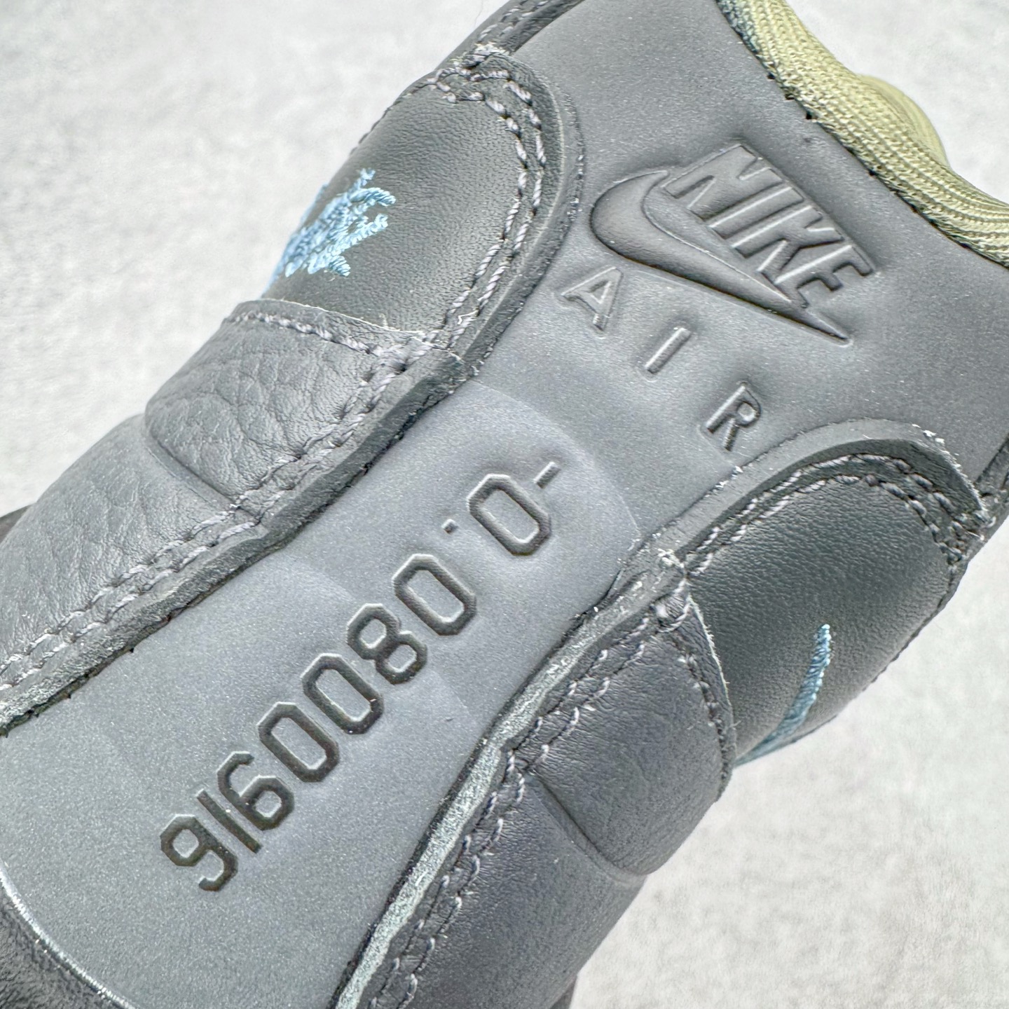 图片[19]-＃KZ神版 Corteiz x NK Air Max 95 联名复古舒适气垫运动鞋 黑蓝 FB2709-002 亲自操刀耗时半年开发 重金购买全套印尼原厂纸板楦头开发 2025官方主推系列 致敬诞生30周年的传奇鞋型 Air Max 95 系列再度重磅复刻归来 以全新配色续写光辉历史 更以现代手法重塑经典 将复古风格与前沿科技完美融合 一比一鞋头弧度高度鞋身弧度 东莞原厂模具大底 一码一模 原厂高韧性Tpu 独家供应45.5 48.5 原厂特供同批次皮料与Zp零色差 原厂特供内外标均可过绿X扫描认证 独家原装Big Bubble气垫 气垫体积更大 提供更强的缓震性能和回弹性 进口玻璃冲刀皮料裁剪零毛边 电脑针车工艺 鞋面不留荧光细节 平台可冲 超高鞋面清洁度 最高QC检验标准 控制溢胶瑕疵 每一双都是工艺品 实拍调校N版已经零色差零失真 百分百还原实物色彩所见即所得 不存在货不对板色差等低级问题 选购参考实物拍摄 不混卖不参货 只用心做好货严格选品 承诺混一赔十 尺码：40 40.5 41 42 42.5 43 44 44.5 45 45.5 46 47.5 48.5-选品中心