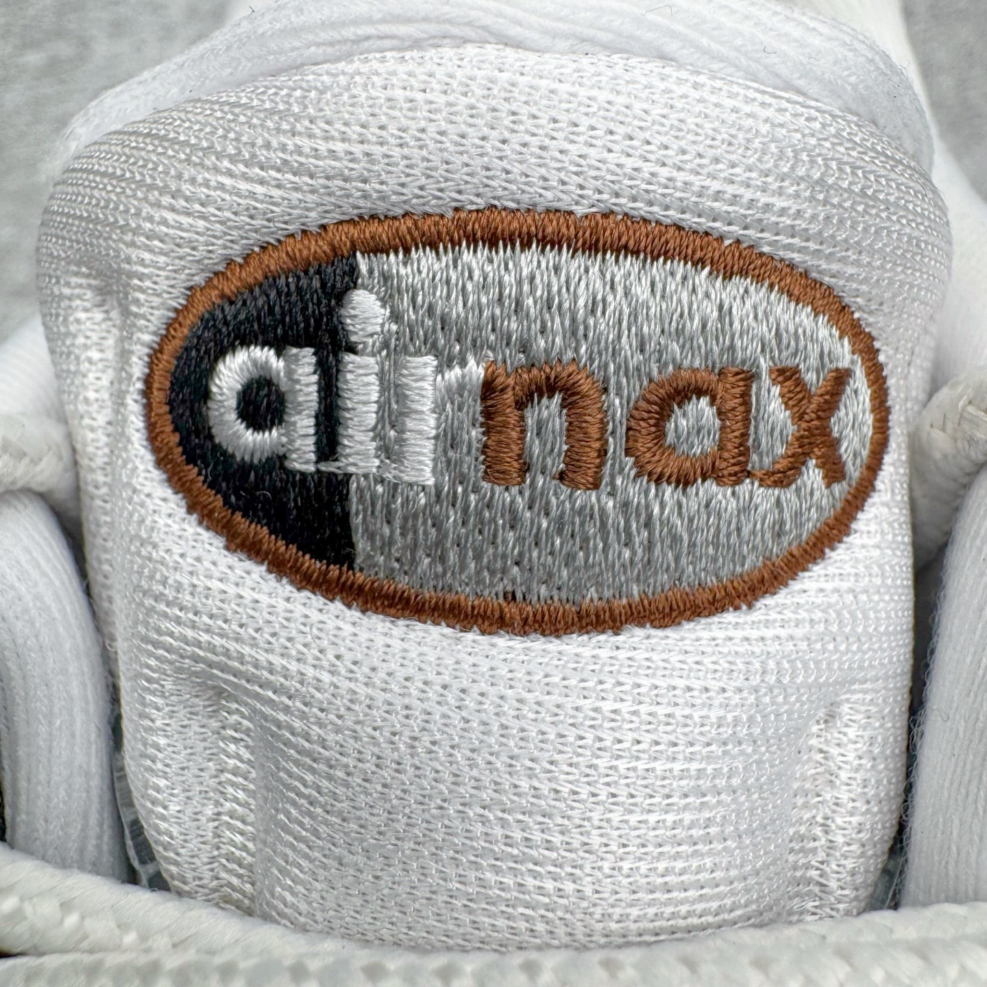 图片[15]-＃KZ神版 NK Air Max 95 OG 舒适百搭耐磨低帮气垫休闲跑步鞋 黑灰棕 HF7545-002 亲自操刀耗时半年开发 重金购买全套印尼原厂纸板楦头开发 2025官方主推系列 致敬诞生30周年的传奇鞋型 Air Max 95 系列再度重磅复刻归来 以全新配色续写光辉历史 更以现代手法重塑经典 将复古风格与前沿科技完美融合 一比一鞋头弧度高度鞋身弧度 东莞原厂模具大底 一码一模 原厂高韧性Tpu 独家供应45.5 48.5 原厂特供同批次皮料与Zp零色差 原厂特供内外标均可过绿X扫描认证 独家原装Big Bubble气垫 气垫体积更大 提供更强的缓震性能和回弹性 进口玻璃冲刀皮料裁剪零毛边 电脑针车工艺 鞋面不留荧光细节 平台可冲 超高鞋面清洁度 最高QC检验标准 控制溢胶瑕疵 每一双都是工艺品 实拍调校N版已经零色差零失真 百分百还原实物色彩所见即所得 不存在货不对板色差等低级问题 选购参考实物拍摄 不混卖不参货 只用心做好货严格选品 承诺混一赔十 尺码：40 40.5 41 42 42.5 43 44 44.5 45 45.5 46 47.5 48.5-选品中心