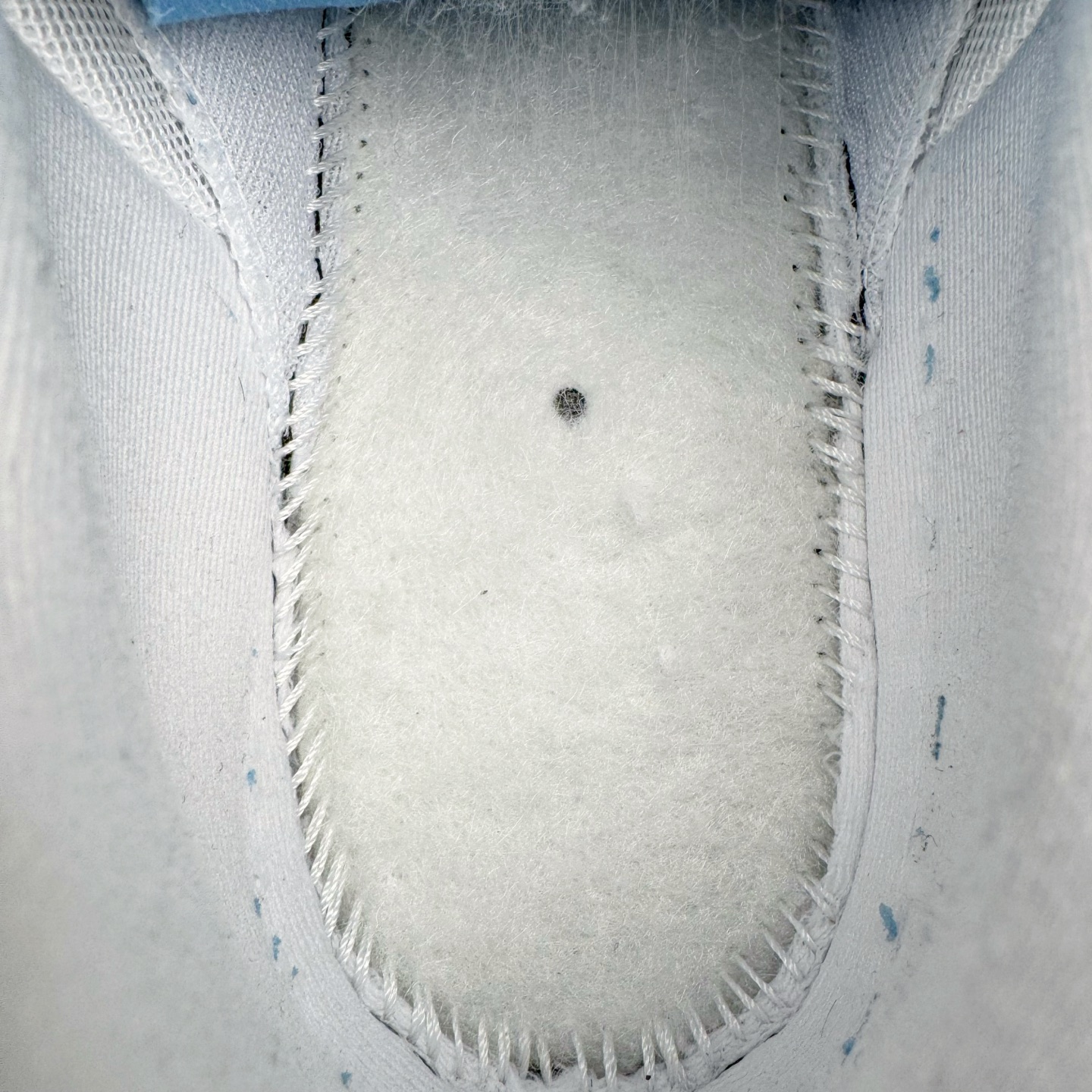 图片[11]-＃KZ神版 NK Air Max 95 OG 舒适百搭耐磨低帮气垫休闲跑步鞋 黑灰棕 HF7545-002 亲自操刀耗时半年开发 重金购买全套印尼原厂纸板楦头开发 2025官方主推系列 致敬诞生30周年的传奇鞋型 Air Max 95 系列再度重磅复刻归来 以全新配色续写光辉历史 更以现代手法重塑经典 将复古风格与前沿科技完美融合 一比一鞋头弧度高度鞋身弧度 东莞原厂模具大底 一码一模 原厂高韧性Tpu 独家供应45.5 48.5 原厂特供同批次皮料与Zp零色差 原厂特供内外标均可过绿X扫描认证 独家原装Big Bubble气垫 气垫体积更大 提供更强的缓震性能和回弹性 进口玻璃冲刀皮料裁剪零毛边 电脑针车工艺 鞋面不留荧光细节 平台可冲 超高鞋面清洁度 最高QC检验标准 控制溢胶瑕疵 每一双都是工艺品 实拍调校N版已经零色差零失真 百分百还原实物色彩所见即所得 不存在货不对板色差等低级问题 选购参考实物拍摄 不混卖不参货 只用心做好货严格选品 承诺混一赔十 尺码：40 40.5 41 42 42.5 43 44 44.5 45 45.5 46 47.5 48.5-选品中心