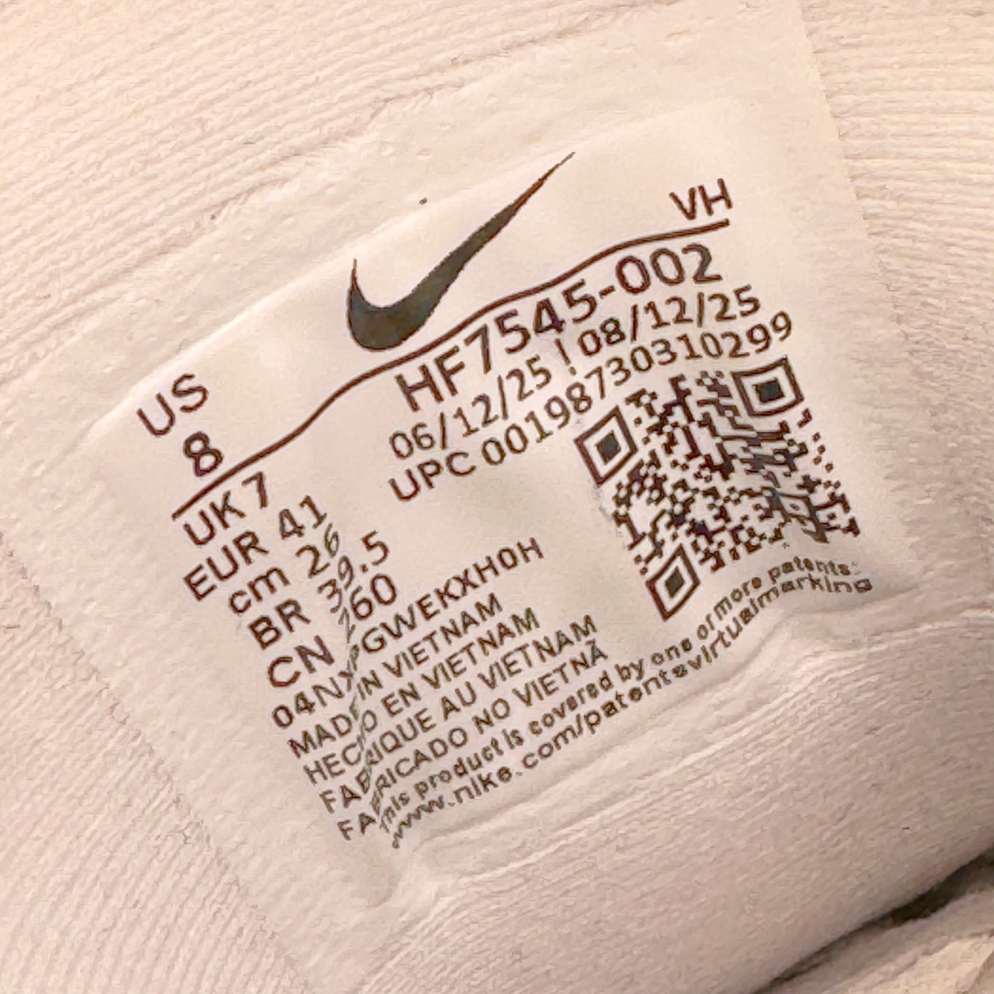 图片[12]-＃KZ神版 NK Air Max 95 OG 舒适百搭耐磨低帮气垫休闲跑步鞋 黑灰棕 HF7545-002 亲自操刀耗时半年开发 重金购买全套印尼原厂纸板楦头开发 2025官方主推系列 致敬诞生30周年的传奇鞋型 Air Max 95 系列再度重磅复刻归来 以全新配色续写光辉历史 更以现代手法重塑经典 将复古风格与前沿科技完美融合 一比一鞋头弧度高度鞋身弧度 东莞原厂模具大底 一码一模 原厂高韧性Tpu 独家供应45.5 48.5 原厂特供同批次皮料与Zp零色差 原厂特供内外标均可过绿X扫描认证 独家原装Big Bubble气垫 气垫体积更大 提供更强的缓震性能和回弹性 进口玻璃冲刀皮料裁剪零毛边 电脑针车工艺 鞋面不留荧光细节 平台可冲 超高鞋面清洁度 最高QC检验标准 控制溢胶瑕疵 每一双都是工艺品 实拍调校N版已经零色差零失真 百分百还原实物色彩所见即所得 不存在货不对板色差等低级问题 选购参考实物拍摄 不混卖不参货 只用心做好货严格选品 承诺混一赔十 尺码：40 40.5 41 42 42.5 43 44 44.5 45 45.5 46 47.5 48.5-选品中心
