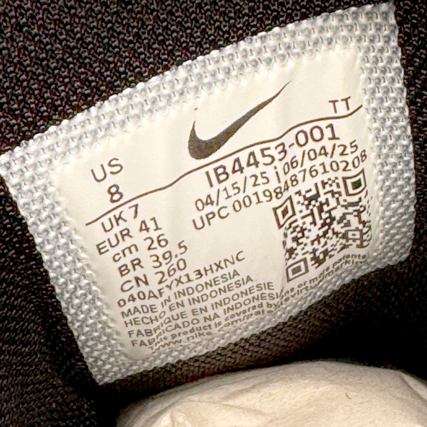 图片[11]-＃KZ神版 UNDEFEATED x NK Air Max 95 舒适耐用跑步鞋 男女同款 UNDF联名黑红 IB4453-001 亲自操刀耗时半年开发 重金购买全套印尼原厂纸板楦头开发 2025官方主推系列 致敬诞生30周年的传奇鞋型 Air Max 95 系列再度重磅复刻归来 以全新配色续写光辉历史 更以现代手法重塑经典 将复古风格与前沿科技完美融合 一比一鞋头弧度高度鞋身弧度 东莞原厂模具大底 一码一模 原厂高韧性Tpu 独家供应45.5 48.5 原厂特供同批次皮料与Zp零色差 原厂特供内外标均可过绿X扫描认证 独家原装Big Bubble气垫 气垫体积更大 提供更强的缓震性能和回弹性 进口玻璃冲刀皮料裁剪零毛边 电脑针车工艺 鞋面不留荧光细节 平台可冲 超高鞋面清洁度 最高QC检验标准 控制溢胶瑕疵 每一双都是工艺品 实拍调校N版已经零色差零失真 百分百还原实物色彩所见即所得 不存在货不对板色差等低级问题 选购参考实物拍摄 不混卖不参货 只用心做好货严格选品 承诺混一赔十 尺码：40 40.5 41 42 42.5 43 44 44.5 45 45.5 46 47.5 48.5-选品中心