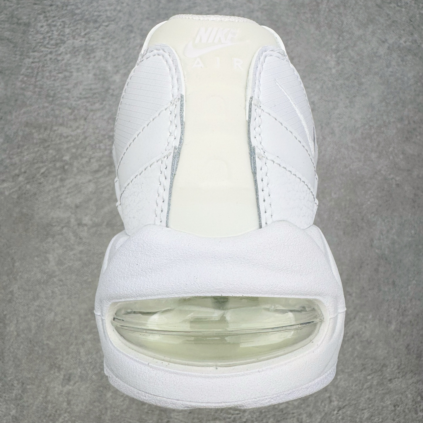 图片[8]-＃KZ神版 NK Air Max 95 Big Bubble OG 时尚舒适耐磨 低帮跑步鞋 男女同款 白色 HM8755-100 亲自操刀耗时半年开发 重金购买全套印尼原厂纸板楦头开发 2025官方主推系列 致敬诞生30周年的传奇鞋型 Air Max 95 系列再度重磅复刻归来 以全新配色续写光辉历史 更以现代手法重塑经典 将复古风格与前沿科技完美融合 一比一鞋头弧度高度鞋身弧度 东莞原厂模具大底 一码一模 原厂高韧性Tpu 独家供应45.5 48.5 原厂特供同批次皮料与Zp零色差 原厂特供内外标均可过绿X扫描认证 独家原装Big Bubble气垫 气垫体积更大 提供更强的缓震性能和回弹性 进口玻璃冲刀皮料裁剪零毛边 电脑针车工艺 鞋面不留荧光细节 平台可冲 超高鞋面清洁度 最高QC检验标准 控制溢胶瑕疵 每一双都是工艺品 实拍调校N版已经零色差零失真 百分百还原实物色彩所见即所得 不存在货不对板色差等低级问题 选购参考实物拍摄 不混卖不参货 只用心做好货严格选品 承诺混一赔十 尺码：40 40.5 41 42 42.5 43 44 44.5 45 45.5 46 47.5 48.5-选品中心