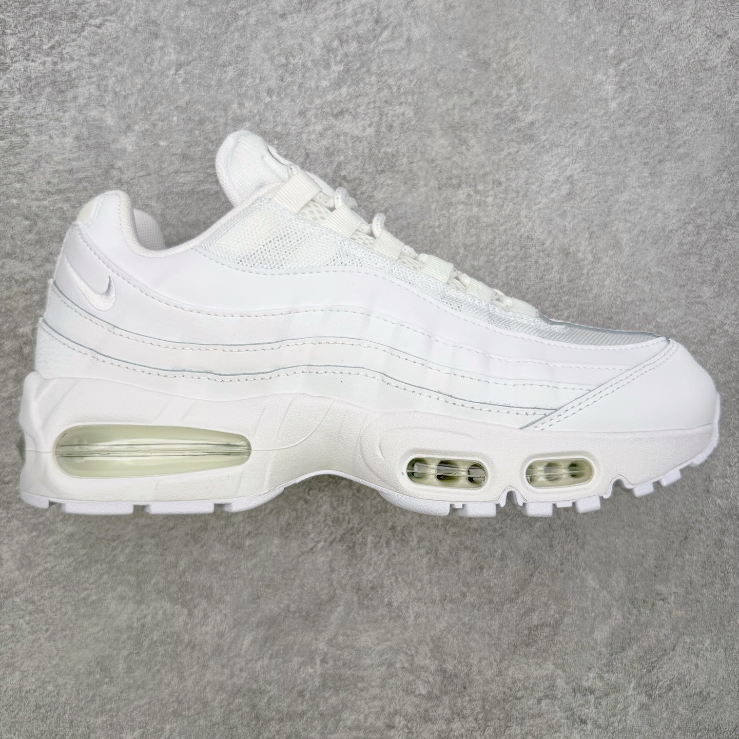 ＃KZ神版 NK Air Max 95 Big Bubble OG 时尚舒适耐磨 低帮跑步鞋 男女同款 白色 HM8755-100 亲自操刀耗时半年开发 重金购买全套印尼原厂纸板楦头开发 2025官方主推系列 致敬诞生30周年的传奇鞋型 Air Max 95 系列再度重磅复刻归来 以全新配色续写光辉历史 更以现代手法重塑经典 将复古风格与前沿科技完美融合 一比一鞋头弧度高度鞋身弧度 东莞原厂模具大底 一码一模 原厂高韧性Tpu 独家供应45.5 48.5 原厂特供同批次皮料与Zp零色差 原厂特供内外标均可过绿X扫描认证 独家原装Big Bubble气垫 气垫体积更大 提供更强的缓震性能和回弹性 进口玻璃冲刀皮料裁剪零毛边 电脑针车工艺 鞋面不留荧光细节 平台可冲 超高鞋面清洁度 最高QC检验标准 控制溢胶瑕疵 每一双都是工艺品 实拍调校N版已经零色差零失真 百分百还原实物色彩所见即所得 不存在货不对板色差等低级问题 选购参考实物拍摄 不混卖不参货 只用心做好货严格选品 承诺混一赔十 尺码：40 40.5 41 42 42.5 43 44 44.5 45 45.5 46 47.5 48.5-选品中心