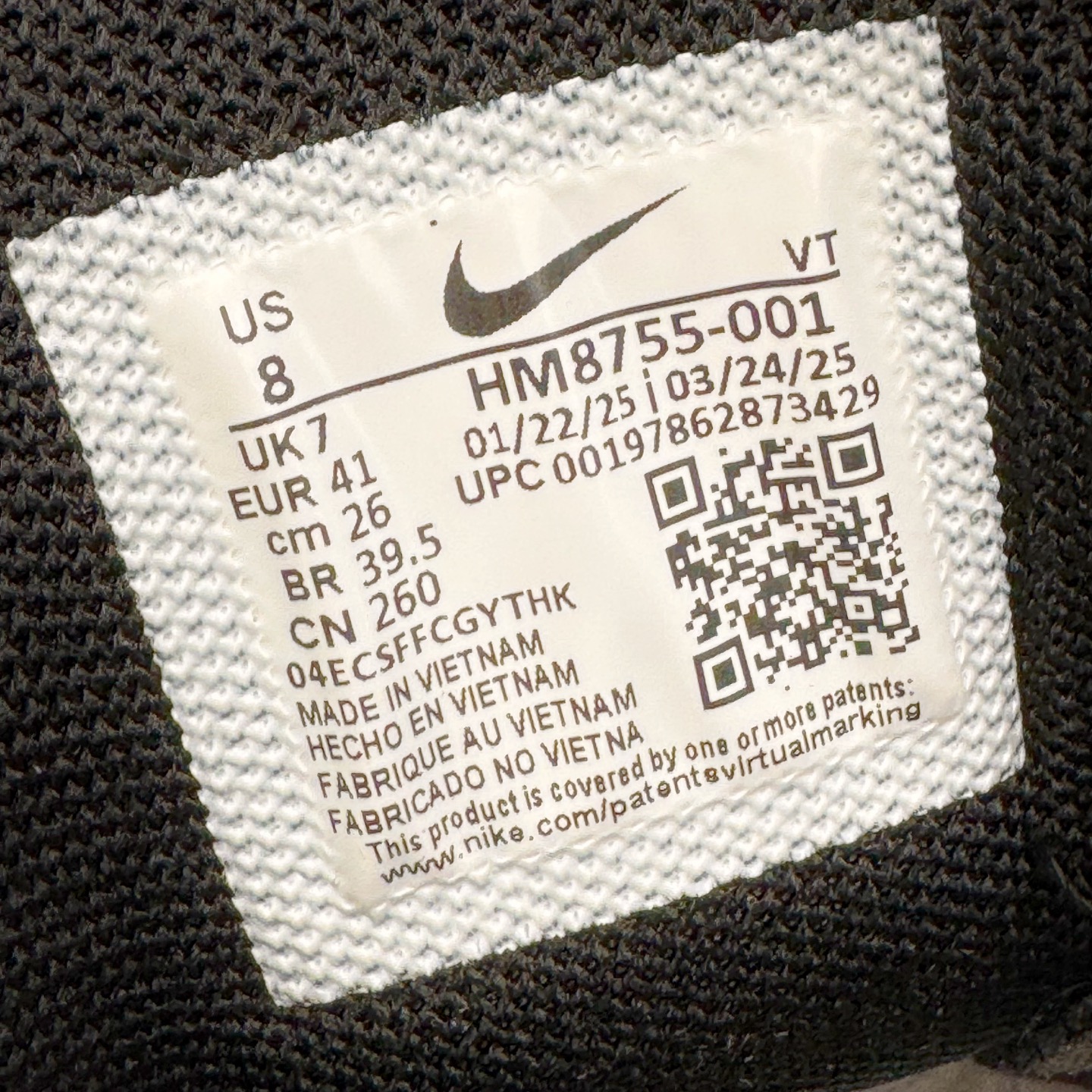 图片[11]-＃KZ神版 NK Air Max 95 Big Bubble OG 时尚舒适耐磨 低帮跑步鞋 男女同款 黑色 HM8755-001 亲自操刀耗时半年开发 重金购买全套印尼原厂纸板楦头开发 2025官方主推系列 致敬诞生30周年的传奇鞋型 Air Max 95 系列再度重磅复刻归来 以全新配色续写光辉历史 更以现代手法重塑经典 将复古风格与前沿科技完美融合 一比一鞋头弧度高度鞋身弧度 东莞原厂模具大底 一码一模 原厂高韧性Tpu 独家供应45.5 48.5 原厂特供同批次皮料与Zp零色差 原厂特供内外标均可过绿X扫描认证 独家原装Big Bubble气垫 气垫体积更大 提供更强的缓震性能和回弹性 进口玻璃冲刀皮料裁剪零毛边 电脑针车工艺 鞋面不留荧光细节 平台可冲 超高鞋面清洁度 最高QC检验标准 控制溢胶瑕疵 每一双都是工艺品 实拍调校N版已经零色差零失真 百分百还原实物色彩所见即所得 不存在货不对板色差等低级问题 选购参考实物拍摄 不混卖不参货 只用心做好货严格选品 承诺混一赔十 尺码：40 40.5 41 42 42.5 43 44 44.5 45 45.5 46 47.5 48.5-选品中心