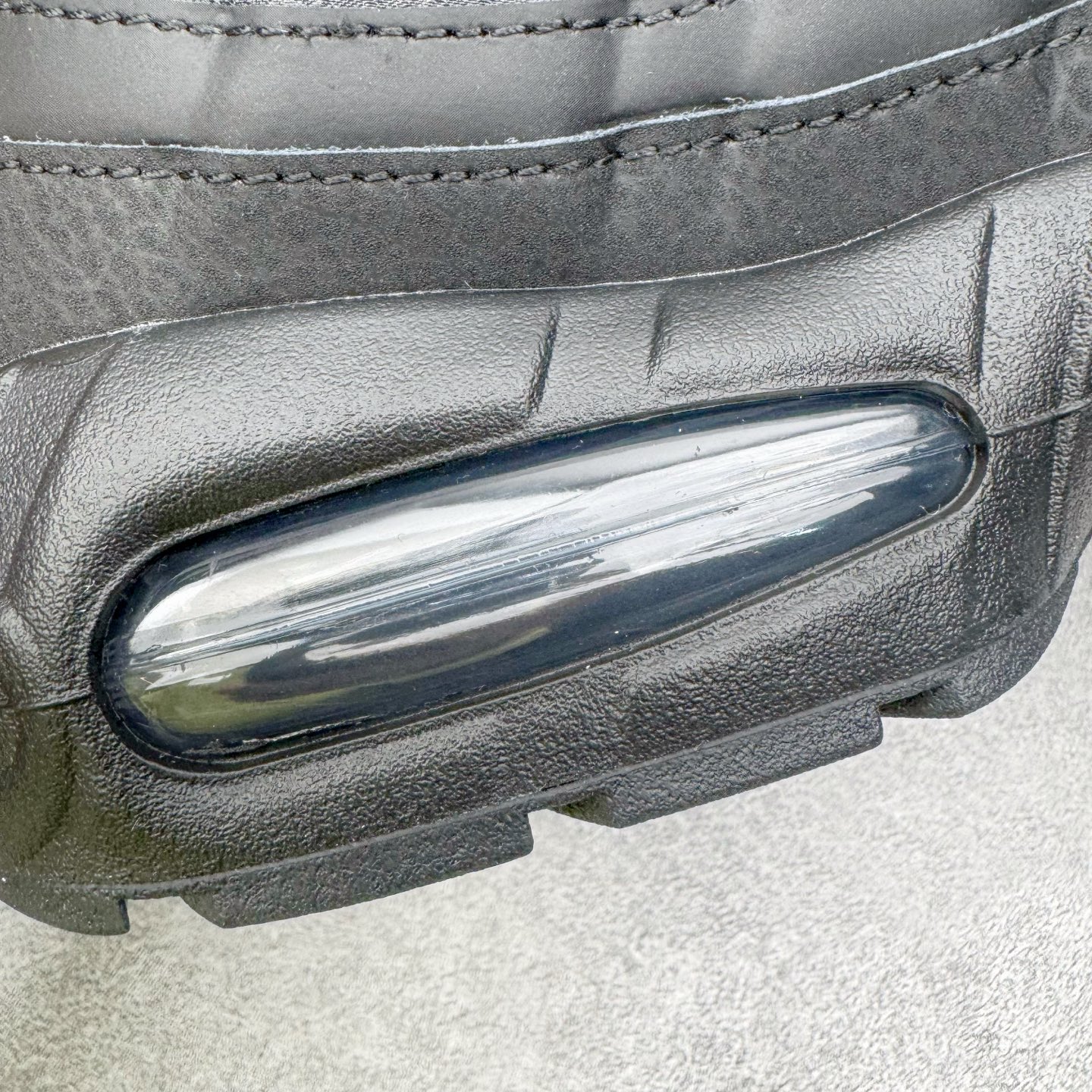 图片[19]-＃KZ神版 NK Air Max 95 Big Bubble OG 时尚舒适耐磨 低帮跑步鞋 男女同款 黑色 HM8755-001 亲自操刀耗时半年开发 重金购买全套印尼原厂纸板楦头开发 2025官方主推系列 致敬诞生30周年的传奇鞋型 Air Max 95 系列再度重磅复刻归来 以全新配色续写光辉历史 更以现代手法重塑经典 将复古风格与前沿科技完美融合 一比一鞋头弧度高度鞋身弧度 东莞原厂模具大底 一码一模 原厂高韧性Tpu 独家供应45.5 48.5 原厂特供同批次皮料与Zp零色差 原厂特供内外标均可过绿X扫描认证 独家原装Big Bubble气垫 气垫体积更大 提供更强的缓震性能和回弹性 进口玻璃冲刀皮料裁剪零毛边 电脑针车工艺 鞋面不留荧光细节 平台可冲 超高鞋面清洁度 最高QC检验标准 控制溢胶瑕疵 每一双都是工艺品 实拍调校N版已经零色差零失真 百分百还原实物色彩所见即所得 不存在货不对板色差等低级问题 选购参考实物拍摄 不混卖不参货 只用心做好货严格选品 承诺混一赔十 尺码：40 40.5 41 42 42.5 43 44 44.5 45 45.5 46 47.5 48.5-选品中心