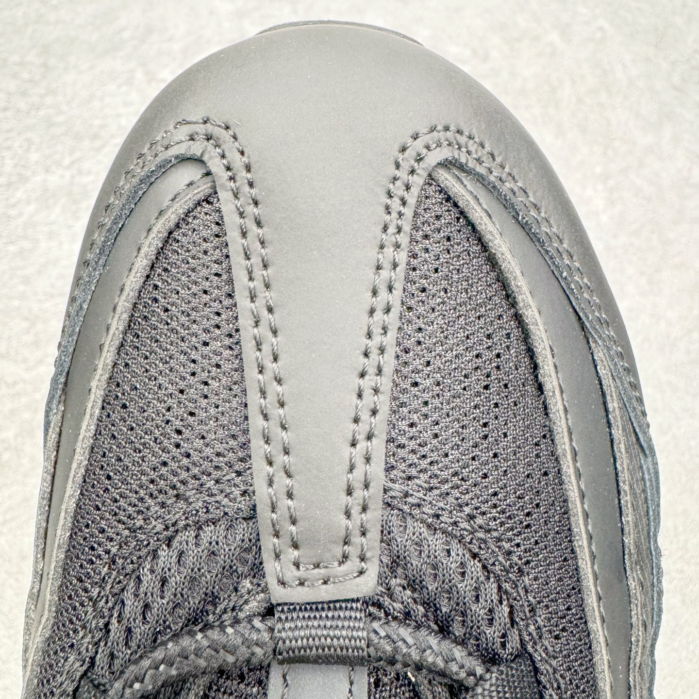 图片[16]-＃KZ神版 NK Air Max 95 Big Bubble OG 时尚舒适耐磨 低帮跑步鞋 男女同款 黑色 HM8755-001 亲自操刀耗时半年开发 重金购买全套印尼原厂纸板楦头开发 2025官方主推系列 致敬诞生30周年的传奇鞋型 Air Max 95 系列再度重磅复刻归来 以全新配色续写光辉历史 更以现代手法重塑经典 将复古风格与前沿科技完美融合 一比一鞋头弧度高度鞋身弧度 东莞原厂模具大底 一码一模 原厂高韧性Tpu 独家供应45.5 48.5 原厂特供同批次皮料与Zp零色差 原厂特供内外标均可过绿X扫描认证 独家原装Big Bubble气垫 气垫体积更大 提供更强的缓震性能和回弹性 进口玻璃冲刀皮料裁剪零毛边 电脑针车工艺 鞋面不留荧光细节 平台可冲 超高鞋面清洁度 最高QC检验标准 控制溢胶瑕疵 每一双都是工艺品 实拍调校N版已经零色差零失真 百分百还原实物色彩所见即所得 不存在货不对板色差等低级问题 选购参考实物拍摄 不混卖不参货 只用心做好货严格选品 承诺混一赔十 尺码：40 40.5 41 42 42.5 43 44 44.5 45 45.5 46 47.5 48.5-选品中心