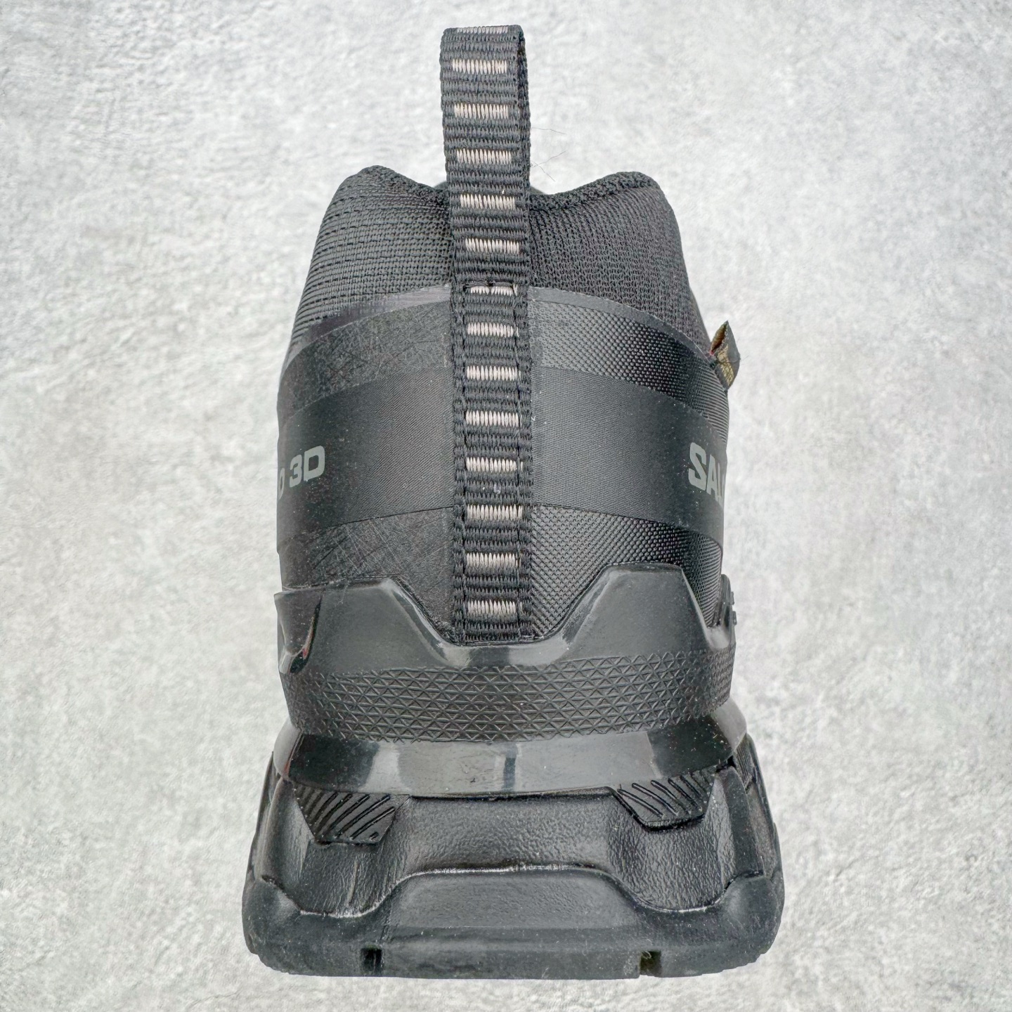 图片[8]-SALOMON萨洛蒙 XA Pro 3D V9 织物 GTX 舒适百搭减震防水透气支撑低帮徒步鞋 SALOMON诞生于1947年的法国阿尔卑斯山区，全球知名的户外运动品牌。一直致力于推动滑雪、越野跑等山地运动的发展及产品的进步。其产品设计致力于追求创新和发掘产品的性能极限，帮助喜欢自由的人在山地间不断挑战自我。实拍调校N版已经零色差零失真 百分百还原实物色彩所见即所得 不存在货不对板色差等低级问题 选购参考实物拍摄 不混卖不参货 只用心做好货严格选品 承诺混一赔十 尺码：36 36.5 37.5 38 38.5 39 40 40.5 41 42 42.5 43 44 44.5 45 46-选品中心
