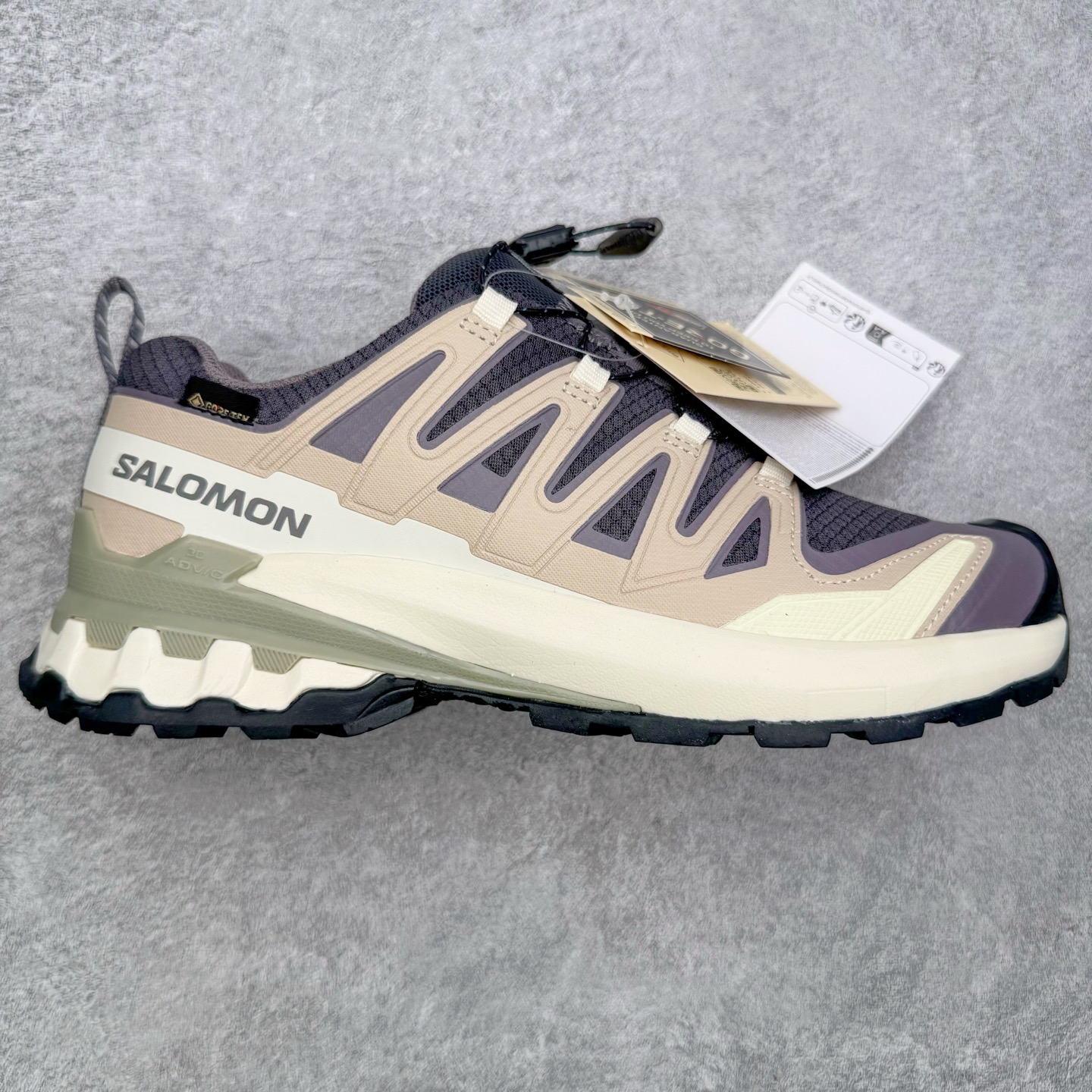 SALOMON萨洛蒙 XA Pro 3D V9 织物 GTX 舒适百搭减震防水透气支撑低帮徒步鞋 SALOMON诞生于1947年的法国阿尔卑斯山区，全球知名的户外运动品牌。一直致力于推动滑雪、越野跑等山地运动的发展及产品的进步。其产品设计致力于追求创新和发掘产品的性能极限，帮助喜欢自由的人在山地间不断挑战自我。实拍调校N版已经零色差零失真 百分百还原实物色彩所见即所得 不存在货不对板色差等低级问题 选购参考实物拍摄 不混卖不参货 只用心做好货严格选品 承诺混一赔十 尺码：36 36.5 37.5 38 38.5 39 40 40.5 41 42 42.5 43 44 44.5 45 46-选品中心