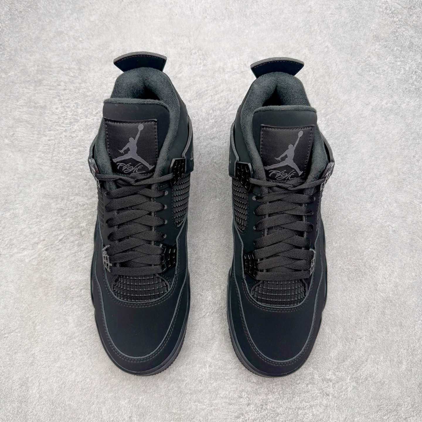 图片[2]-＃KZ神版福利回馈 Air Jordan AJ4 Retro 黑猫 CU1110-010 独家外贸特供尺码含 45.5 49.5 50.5 国内外口碑最好最推荐的产品 市场中端王者 亲自操刀耗时半年巨作 全套原纸板楦头开发 确保原汁原味 完美呈现四代版型 一比一鞋头弧度高度鞋身弧度 此版本只针对中端市场 皮料材质有所更替 其他数据细节工艺流程均保持一致 绝不口嗨 细节品控鞋型随意秒杀市面3XX 4XX 原厂TPU网格鞋带扣 正确内里网布 菱角分明不变形无多余毛边 柔软性质感一致于原鞋 市场唯一原厂鞋扣模具 背面可见隐藏注塑口 原厂织唛标 原厂飞人电绣工艺 尾指中部跳三针 独家绑鞋带手法 印刷中底布 四线拉帮 米色美纹纸贴合固定 进口港宝加持 后跟自然饱满 全鞋荧光划线卡点 追求极致完美 每一双都是工艺品 多重QC质检 超越公司货的品控标准 实实在在的免检产品 尺码：40 40.5 41 42 42.5 43 44 44.5 45 45.5 46 47.5 48.5 49.5 50.5-选品中心