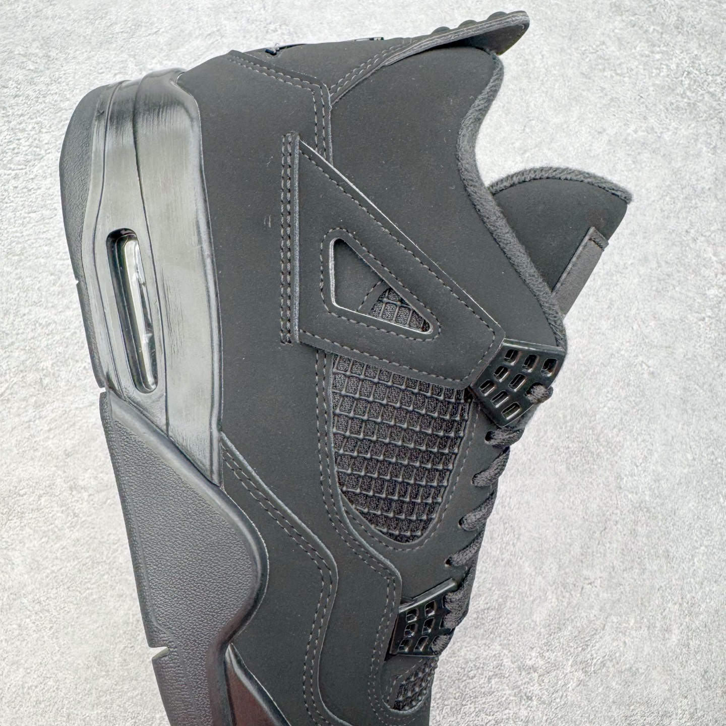 图片[6]-＃KZ神版福利回馈 Air Jordan AJ4 Retro 黑猫 CU1110-010 独家外贸特供尺码含 45.5 49.5 50.5 国内外口碑最好最推荐的产品 市场中端王者 亲自操刀耗时半年巨作 全套原纸板楦头开发 确保原汁原味 完美呈现四代版型 一比一鞋头弧度高度鞋身弧度 此版本只针对中端市场 皮料材质有所更替 其他数据细节工艺流程均保持一致 绝不口嗨 细节品控鞋型随意秒杀市面3XX 4XX 原厂TPU网格鞋带扣 正确内里网布 菱角分明不变形无多余毛边 柔软性质感一致于原鞋 市场唯一原厂鞋扣模具 背面可见隐藏注塑口 原厂织唛标 原厂飞人电绣工艺 尾指中部跳三针 独家绑鞋带手法 印刷中底布 四线拉帮 米色美纹纸贴合固定 进口港宝加持 后跟自然饱满 全鞋荧光划线卡点 追求极致完美 每一双都是工艺品 多重QC质检 超越公司货的品控标准 实实在在的免检产品 尺码：40 40.5 41 42 42.5 43 44 44.5 45 45.5 46 47.5 48.5 49.5 50.5-选品中心