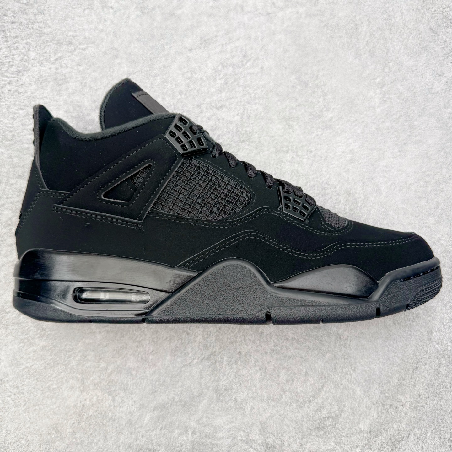 ＃KZ神版福利回馈 Air Jordan AJ4 Retro 黑猫 CU1110-010 独家外贸特供尺码含 45.5 49.5 50.5 国内外口碑最好最推荐的产品 市场中端王者 亲自操刀耗时半年巨作 全套原纸板楦头开发 确保原汁原味 完美呈现四代版型 一比一鞋头弧度高度鞋身弧度 此版本只针对中端市场 皮料材质有所更替 其他数据细节工艺流程均保持一致 绝不口嗨 细节品控鞋型随意秒杀市面3XX 4XX 原厂TPU网格鞋带扣 正确内里网布 菱角分明不变形无多余毛边 柔软性质感一致于原鞋 市场唯一原厂鞋扣模具 背面可见隐藏注塑口 原厂织唛标 原厂飞人电绣工艺 尾指中部跳三针 独家绑鞋带手法 印刷中底布 四线拉帮 米色美纹纸贴合固定 进口港宝加持 后跟自然饱满 全鞋荧光划线卡点 追求极致完美 每一双都是工艺品 多重QC质检 超越公司货的品控标准 实实在在的免检产品 尺码：40 40.5 41 42 42.5 43 44 44.5 45 45.5 46 47.5 48.5 49.5 50.5-选品中心
