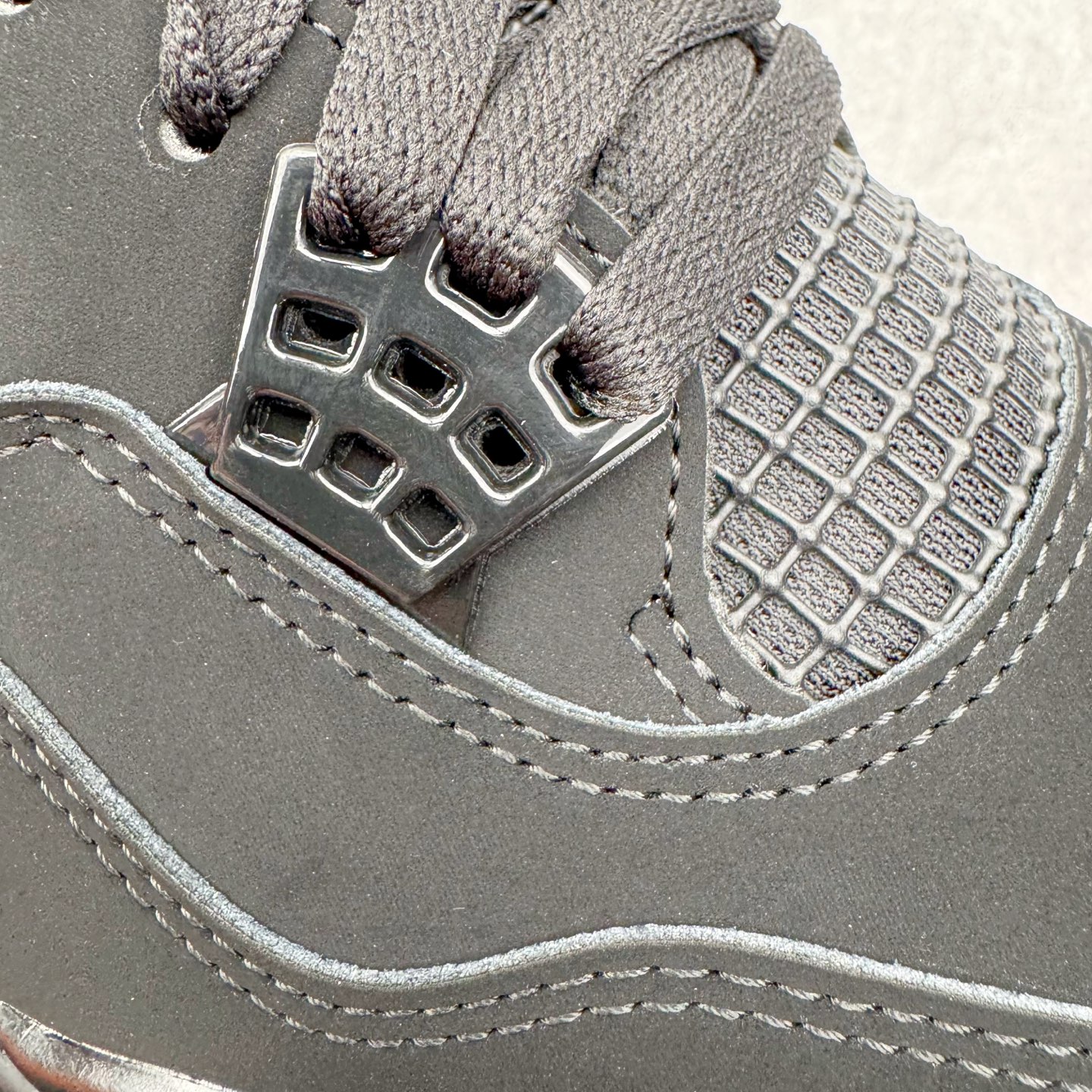 图片[20]-＃KZ神版福利回馈 Air Jordan AJ4 Retro 黑猫 CU1110-010 独家外贸特供尺码含 45.5 49.5 50.5 国内外口碑最好最推荐的产品 市场中端王者 亲自操刀耗时半年巨作 全套原纸板楦头开发 确保原汁原味 完美呈现四代版型 一比一鞋头弧度高度鞋身弧度 此版本只针对中端市场 皮料材质有所更替 其他数据细节工艺流程均保持一致 绝不口嗨 细节品控鞋型随意秒杀市面3XX 4XX 原厂TPU网格鞋带扣 正确内里网布 菱角分明不变形无多余毛边 柔软性质感一致于原鞋 市场唯一原厂鞋扣模具 背面可见隐藏注塑口 原厂织唛标 原厂飞人电绣工艺 尾指中部跳三针 独家绑鞋带手法 印刷中底布 四线拉帮 米色美纹纸贴合固定 进口港宝加持 后跟自然饱满 全鞋荧光划线卡点 追求极致完美 每一双都是工艺品 多重QC质检 超越公司货的品控标准 实实在在的免检产品 尺码：40 40.5 41 42 42.5 43 44 44.5 45 45.5 46 47.5 48.5 49.5 50.5-选品中心