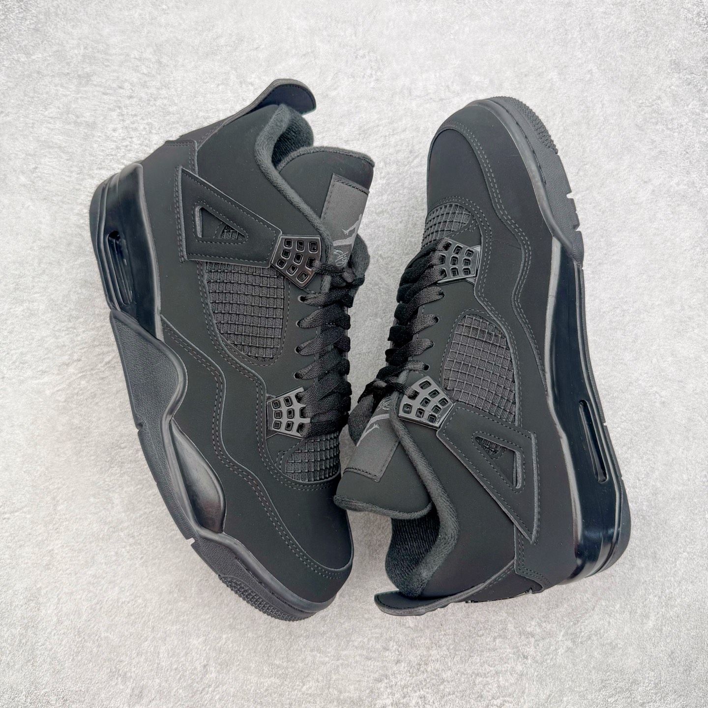 图片[3]-＃KZ神版福利回馈 Air Jordan AJ4 Retro 黑猫 CU1110-010 独家外贸特供尺码含 45.5 49.5 50.5 国内外口碑最好最推荐的产品 市场中端王者 亲自操刀耗时半年巨作 全套原纸板楦头开发 确保原汁原味 完美呈现四代版型 一比一鞋头弧度高度鞋身弧度 此版本只针对中端市场 皮料材质有所更替 其他数据细节工艺流程均保持一致 绝不口嗨 细节品控鞋型随意秒杀市面3XX 4XX 原厂TPU网格鞋带扣 正确内里网布 菱角分明不变形无多余毛边 柔软性质感一致于原鞋 市场唯一原厂鞋扣模具 背面可见隐藏注塑口 原厂织唛标 原厂飞人电绣工艺 尾指中部跳三针 独家绑鞋带手法 印刷中底布 四线拉帮 米色美纹纸贴合固定 进口港宝加持 后跟自然饱满 全鞋荧光划线卡点 追求极致完美 每一双都是工艺品 多重QC质检 超越公司货的品控标准 实实在在的免检产品 尺码：40 40.5 41 42 42.5 43 44 44.5 45 45.5 46 47.5 48.5 49.5 50.5-选品中心