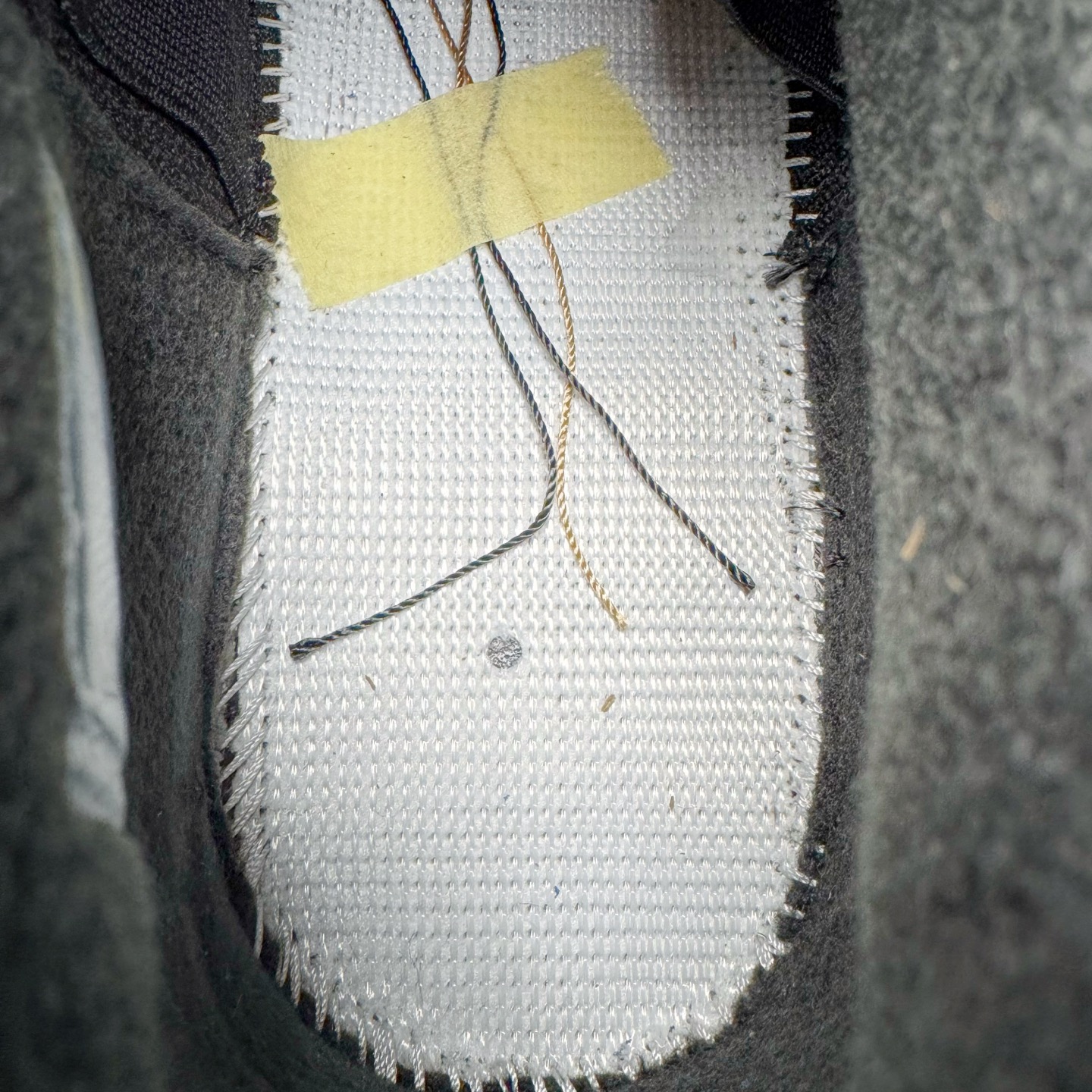 图片[11]-＃KZ神版福利回馈 Air Jordan AJ4 Retro 黑猫 CU1110-010 独家外贸特供尺码含 45.5 49.5 50.5 国内外口碑最好最推荐的产品 市场中端王者 亲自操刀耗时半年巨作 全套原纸板楦头开发 确保原汁原味 完美呈现四代版型 一比一鞋头弧度高度鞋身弧度 此版本只针对中端市场 皮料材质有所更替 其他数据细节工艺流程均保持一致 绝不口嗨 细节品控鞋型随意秒杀市面3XX 4XX 原厂TPU网格鞋带扣 正确内里网布 菱角分明不变形无多余毛边 柔软性质感一致于原鞋 市场唯一原厂鞋扣模具 背面可见隐藏注塑口 原厂织唛标 原厂飞人电绣工艺 尾指中部跳三针 独家绑鞋带手法 印刷中底布 四线拉帮 米色美纹纸贴合固定 进口港宝加持 后跟自然饱满 全鞋荧光划线卡点 追求极致完美 每一双都是工艺品 多重QC质检 超越公司货的品控标准 实实在在的免检产品 尺码：40 40.5 41 42 42.5 43 44 44.5 45 45.5 46 47.5 48.5 49.5 50.5-选品中心