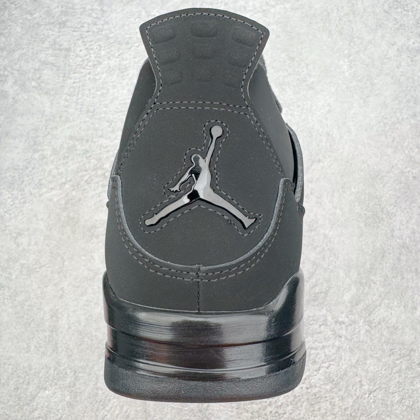 图片[8]-＃KZ神版福利回馈 Air Jordan AJ4 Retro 黑猫 CU1110-010 独家外贸特供尺码含 45.5 49.5 50.5 国内外口碑最好最推荐的产品 市场中端王者 亲自操刀耗时半年巨作 全套原纸板楦头开发 确保原汁原味 完美呈现四代版型 一比一鞋头弧度高度鞋身弧度 此版本只针对中端市场 皮料材质有所更替 其他数据细节工艺流程均保持一致 绝不口嗨 细节品控鞋型随意秒杀市面3XX 4XX 原厂TPU网格鞋带扣 正确内里网布 菱角分明不变形无多余毛边 柔软性质感一致于原鞋 市场唯一原厂鞋扣模具 背面可见隐藏注塑口 原厂织唛标 原厂飞人电绣工艺 尾指中部跳三针 独家绑鞋带手法 印刷中底布 四线拉帮 米色美纹纸贴合固定 进口港宝加持 后跟自然饱满 全鞋荧光划线卡点 追求极致完美 每一双都是工艺品 多重QC质检 超越公司货的品控标准 实实在在的免检产品 尺码：40 40.5 41 42 42.5 43 44 44.5 45 45.5 46 47.5 48.5 49.5 50.5-选品中心