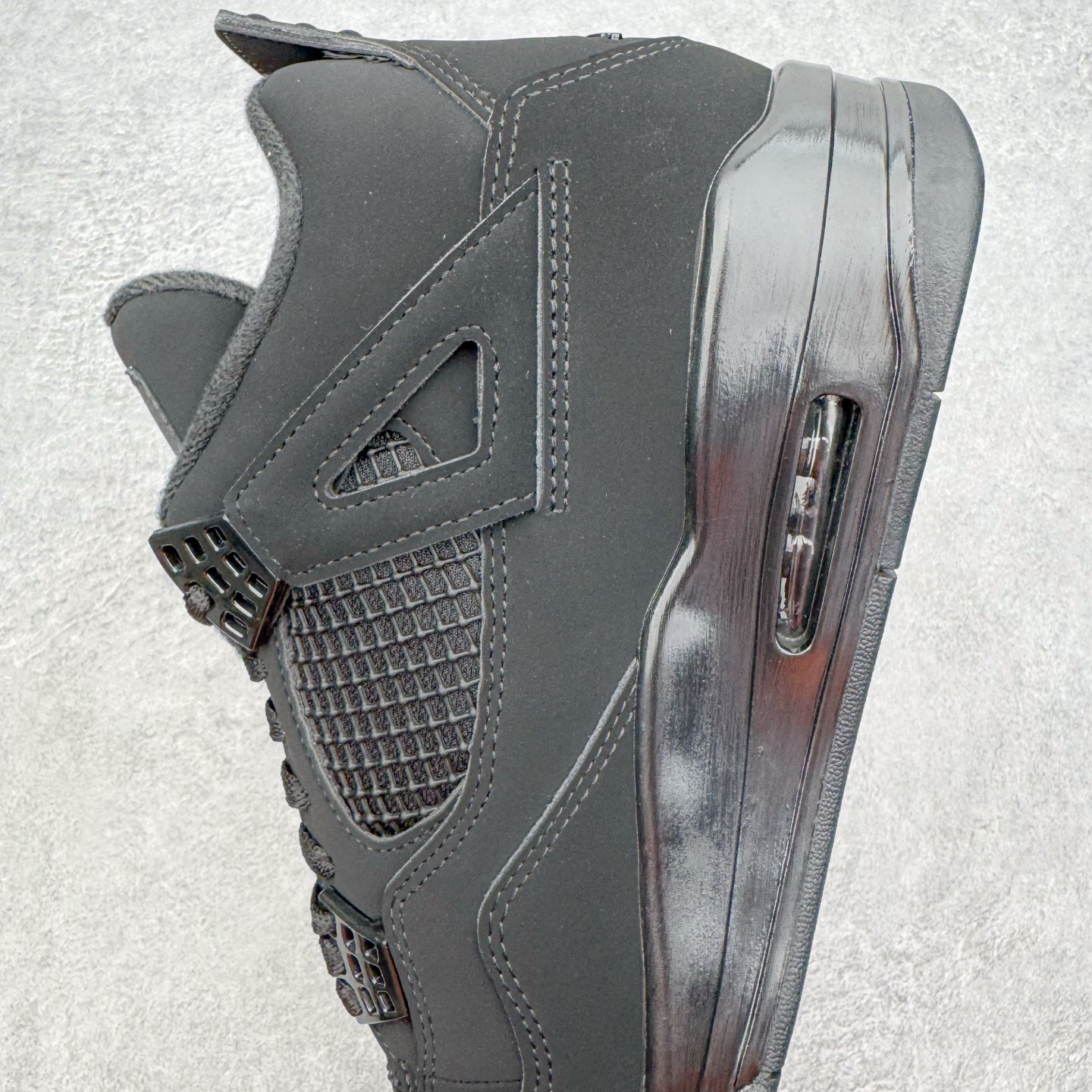 图片[7]-＃KZ神版福利回馈 Air Jordan AJ4 Retro 黑猫 CU1110-010 独家外贸特供尺码含 45.5 49.5 50.5 国内外口碑最好最推荐的产品 市场中端王者 亲自操刀耗时半年巨作 全套原纸板楦头开发 确保原汁原味 完美呈现四代版型 一比一鞋头弧度高度鞋身弧度 此版本只针对中端市场 皮料材质有所更替 其他数据细节工艺流程均保持一致 绝不口嗨 细节品控鞋型随意秒杀市面3XX 4XX 原厂TPU网格鞋带扣 正确内里网布 菱角分明不变形无多余毛边 柔软性质感一致于原鞋 市场唯一原厂鞋扣模具 背面可见隐藏注塑口 原厂织唛标 原厂飞人电绣工艺 尾指中部跳三针 独家绑鞋带手法 印刷中底布 四线拉帮 米色美纹纸贴合固定 进口港宝加持 后跟自然饱满 全鞋荧光划线卡点 追求极致完美 每一双都是工艺品 多重QC质检 超越公司货的品控标准 实实在在的免检产品 尺码：40 40.5 41 42 42.5 43 44 44.5 45 45.5 46 47.5 48.5 49.5 50.5-选品中心