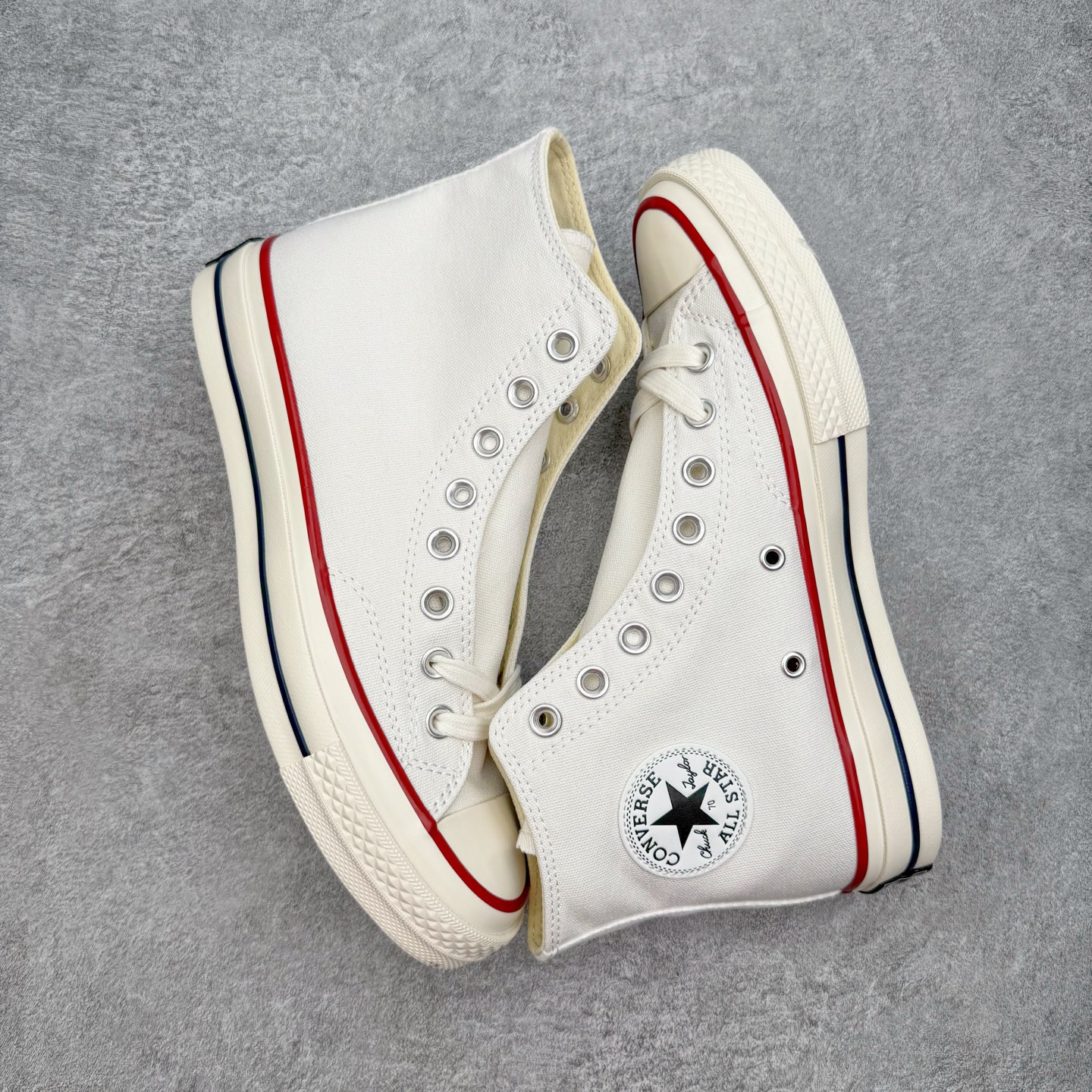 图片[3]-＃越南订单 裸鞋圈专属版本 Converse Chuck All Star 1970S 经典款潮流耐磨帆布鞋 经典永不过时 十年老厂出品 平台正品订单 超稳定的品控清洁度 全套原厂材料配置 原厂硫化工艺 油性扁平尖头 原厂楦头纸板数据 一体化超软蓝底加持 超软EVA鞋垫 后掌灰色缓震胶 脚感一比一还原 耐磨橡胶大底 越南产内外标 原盒黑色吊牌 超高清洁度 随意冲正 如有更好白送 偏大一码 尺码：35 36 36.5 37 37.5 38 39 39.5 40 41 41.5 42 42.5 43 44-选品中心