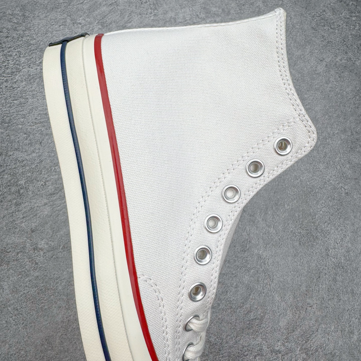 图片[6]-＃越南订单 裸鞋圈专属版本 Converse Chuck All Star 1970S 经典款潮流耐磨帆布鞋 经典永不过时 十年老厂出品 平台正品订单 超稳定的品控清洁度 全套原厂材料配置 原厂硫化工艺 油性扁平尖头 原厂楦头纸板数据 一体化超软蓝底加持 超软EVA鞋垫 后掌灰色缓震胶 脚感一比一还原 耐磨橡胶大底 越南产内外标 原盒黑色吊牌 超高清洁度 随意冲正 如有更好白送 偏大一码 尺码：35 36 36.5 37 37.5 38 39 39.5 40 41 41.5 42 42.5 43 44-选品中心
