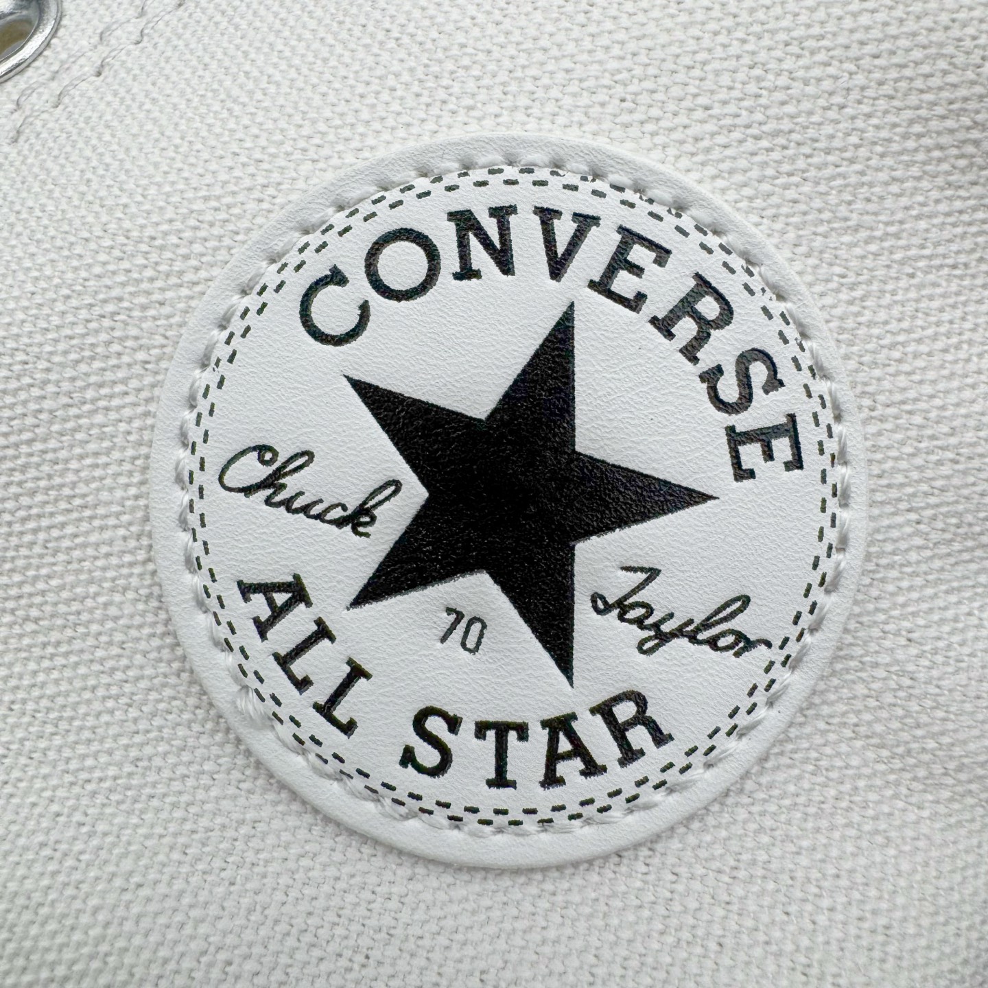 图片[15]-＃越南订单 裸鞋圈专属版本 Converse Chuck All Star 1970S 经典款潮流耐磨帆布鞋 经典永不过时 十年老厂出品 平台正品订单 超稳定的品控清洁度 全套原厂材料配置 原厂硫化工艺 油性扁平尖头 原厂楦头纸板数据 一体化超软蓝底加持 超软EVA鞋垫 后掌灰色缓震胶 脚感一比一还原 耐磨橡胶大底 越南产内外标 原盒黑色吊牌 超高清洁度 随意冲正 如有更好白送 偏大一码 尺码：35 36 36.5 37 37.5 38 39 39.5 40 41 41.5 42 42.5 43 44-选品中心