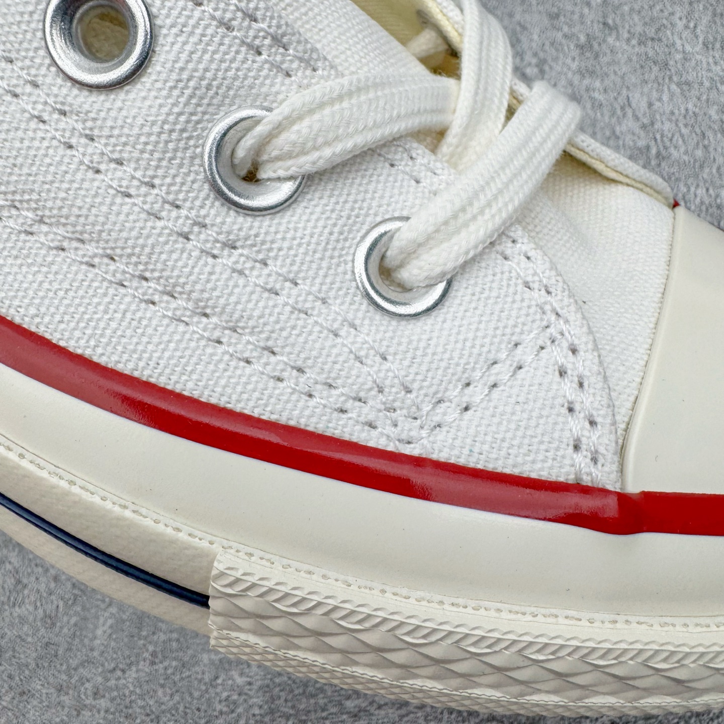图片[17]-＃越南订单 裸鞋圈专属版本 Converse Chuck All Star 1970S 经典款潮流耐磨帆布鞋 经典永不过时 十年老厂出品 平台正品订单 超稳定的品控清洁度 全套原厂材料配置 原厂硫化工艺 油性扁平尖头 原厂楦头纸板数据 一体化超软蓝底加持 超软EVA鞋垫 后掌灰色缓震胶 脚感一比一还原 耐磨橡胶大底 越南产内外标 原盒黑色吊牌 超高清洁度 随意冲正 如有更好白送 偏大一码 尺码：35 36 36.5 37 37.5 38 39 39.5 40 41 41.5 42 42.5 43 44-选品中心